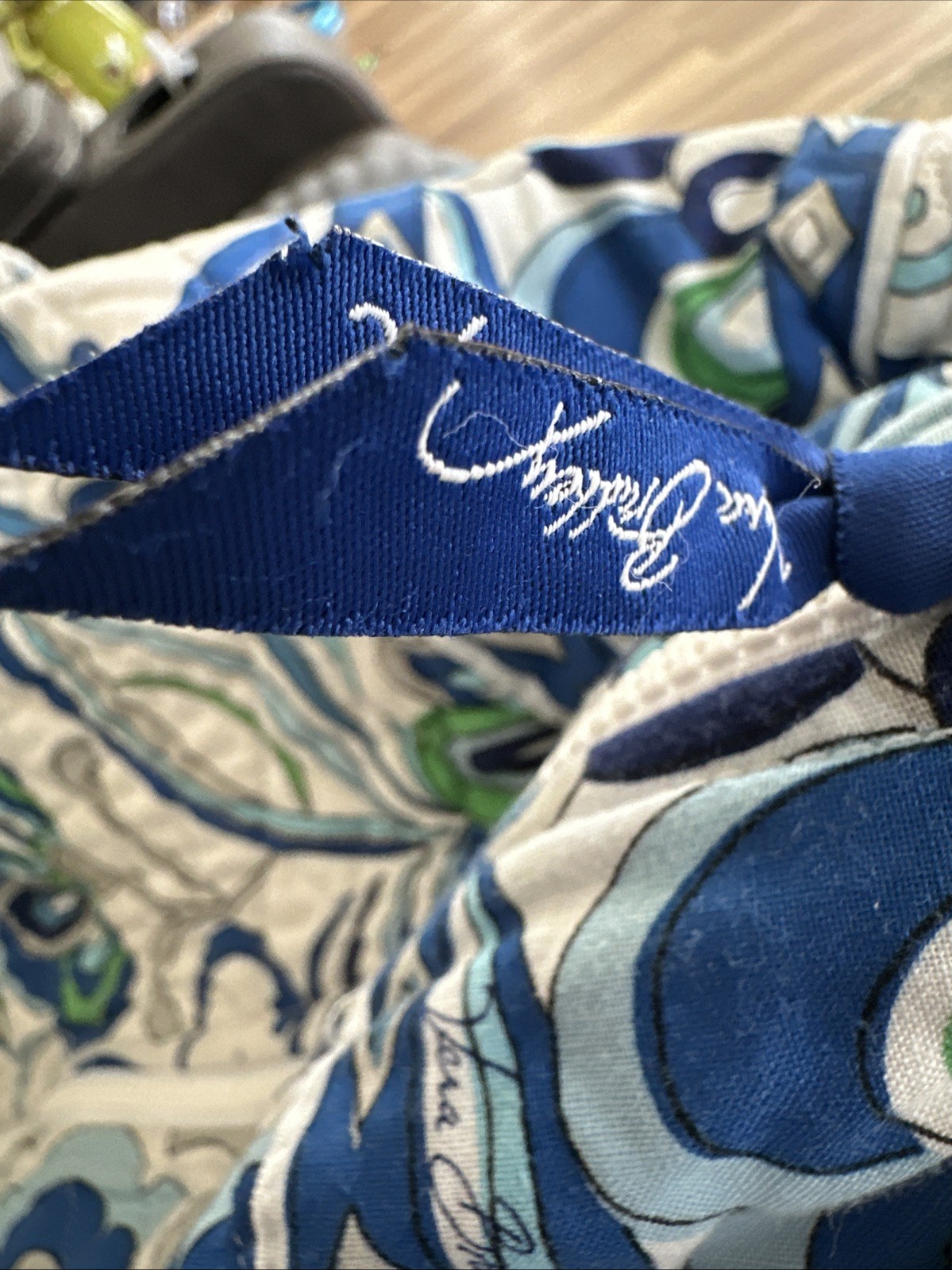 VERA BRADLEY Large Size Duffel Bag 22x12x12 Mediterranean White RETIRED