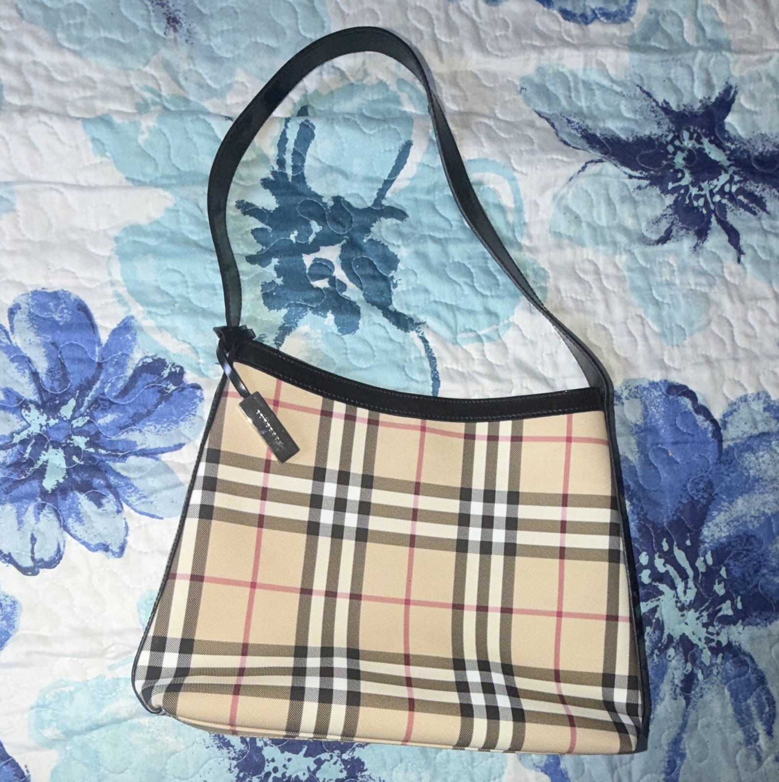 Burberry Nova Check Shoulder Bag Zip Closure Inner Pockets Beige Black Red