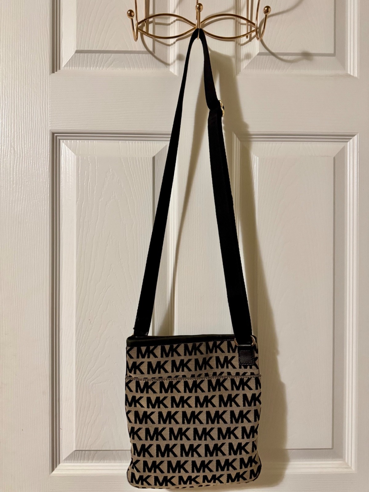 michael kors crossbody bag black and brown logo pattern