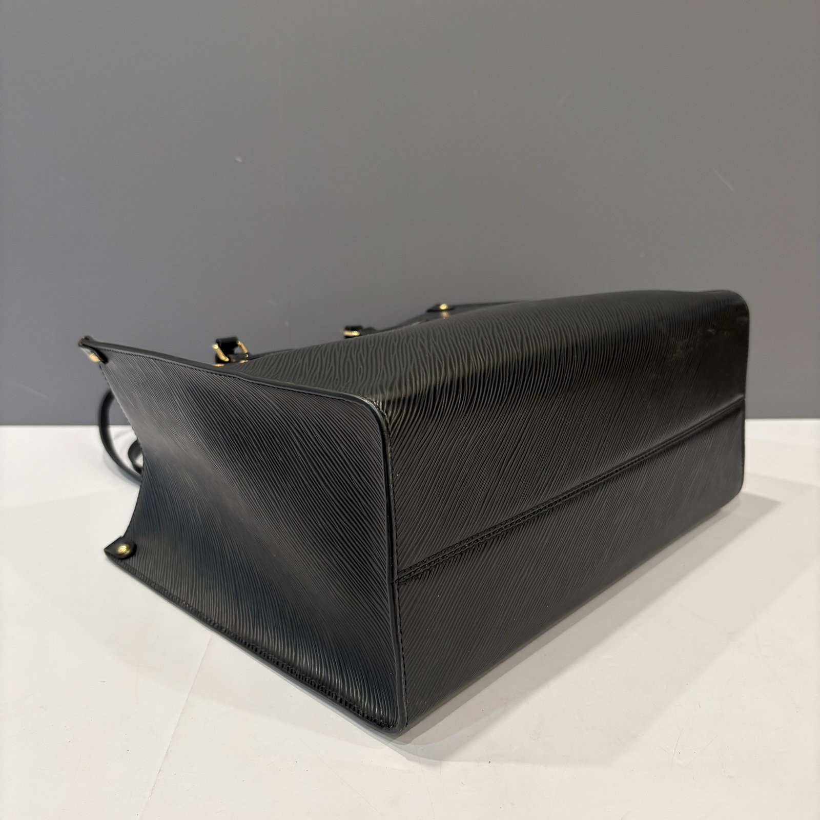 Louis Vuitton Onthego Mm Black Epi (zs033026d9)