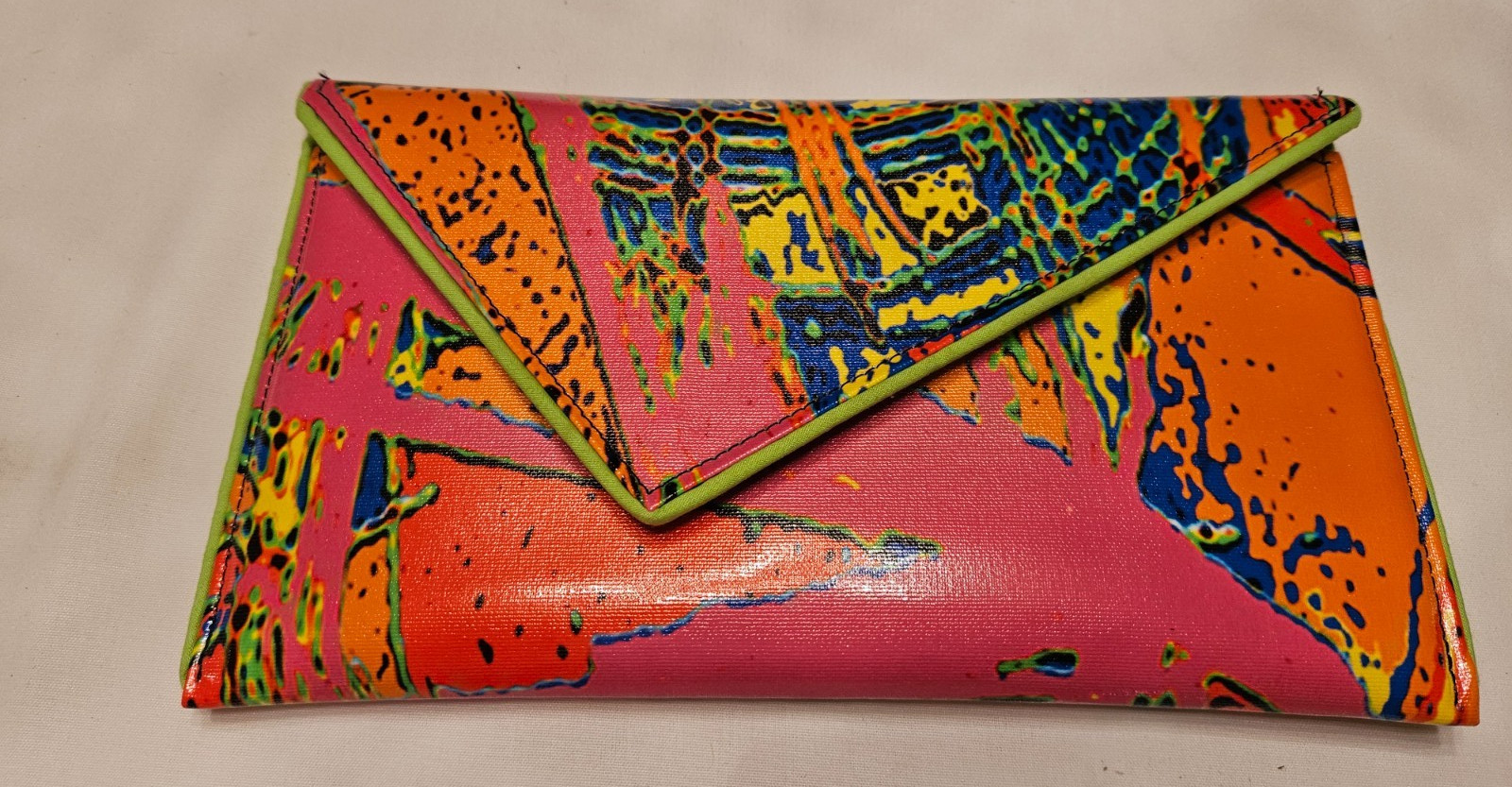NWOT Kent Stetson Signed “SPLASH!” Envelope Clutch, Crossbody Chain