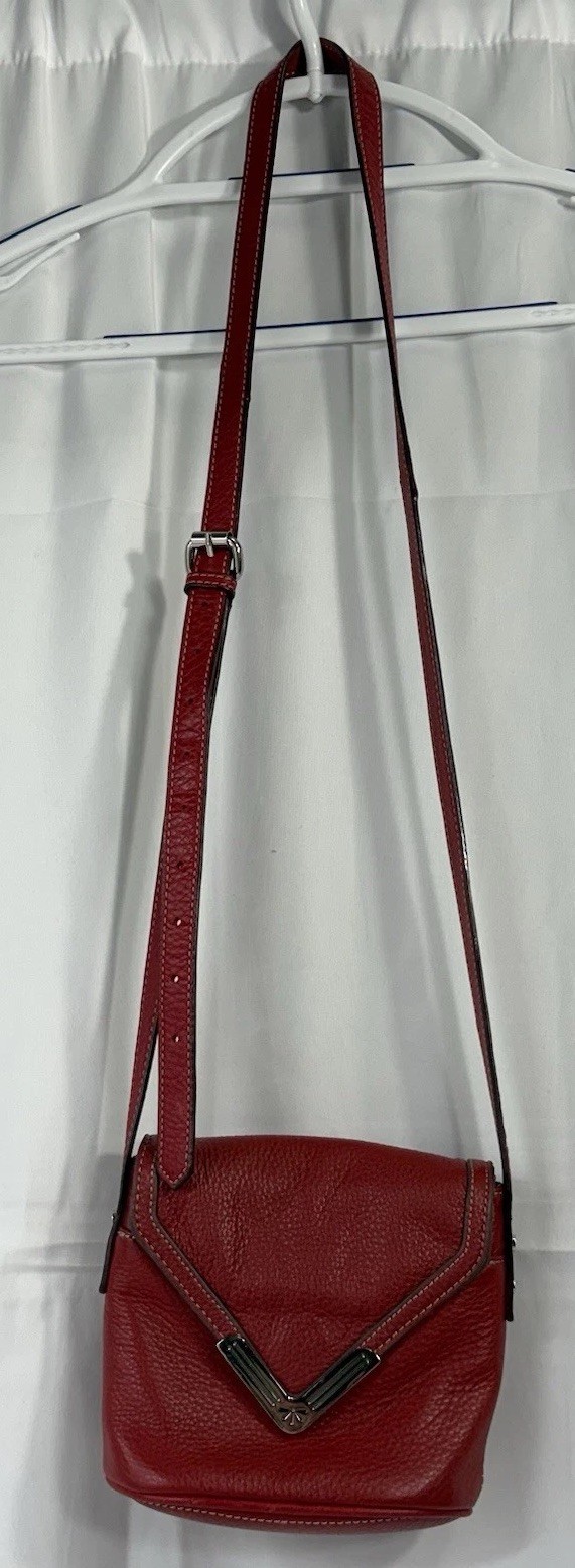 Isaac Mizrahi Live! Y2K Red Pebbled Leather Crossbody Bag Silver V-Clip Chevron