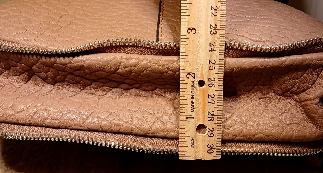 Vince Camuto Genuine Leather, Crossbody Shoulder Bag/Color: Cashmere