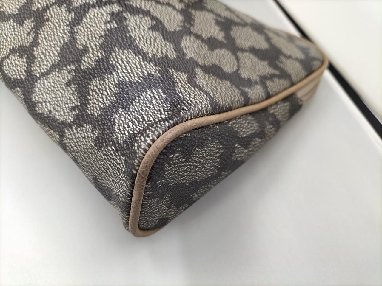 YVESAINTLAURENT Second Back Used