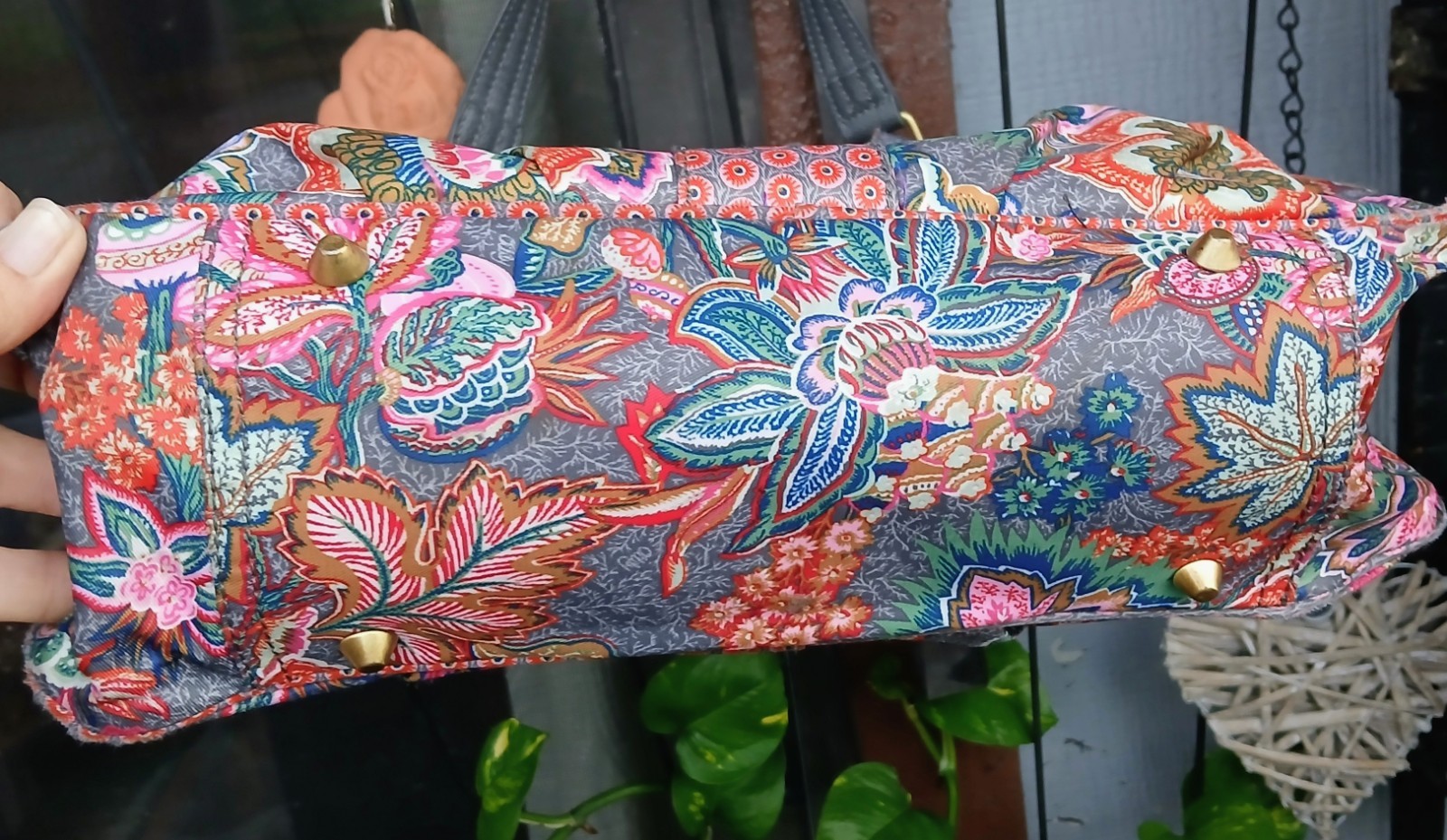 Oilily Floral Shoulder Bag Zip Top Inner Pockets Snap Side Pocket Missing Strap