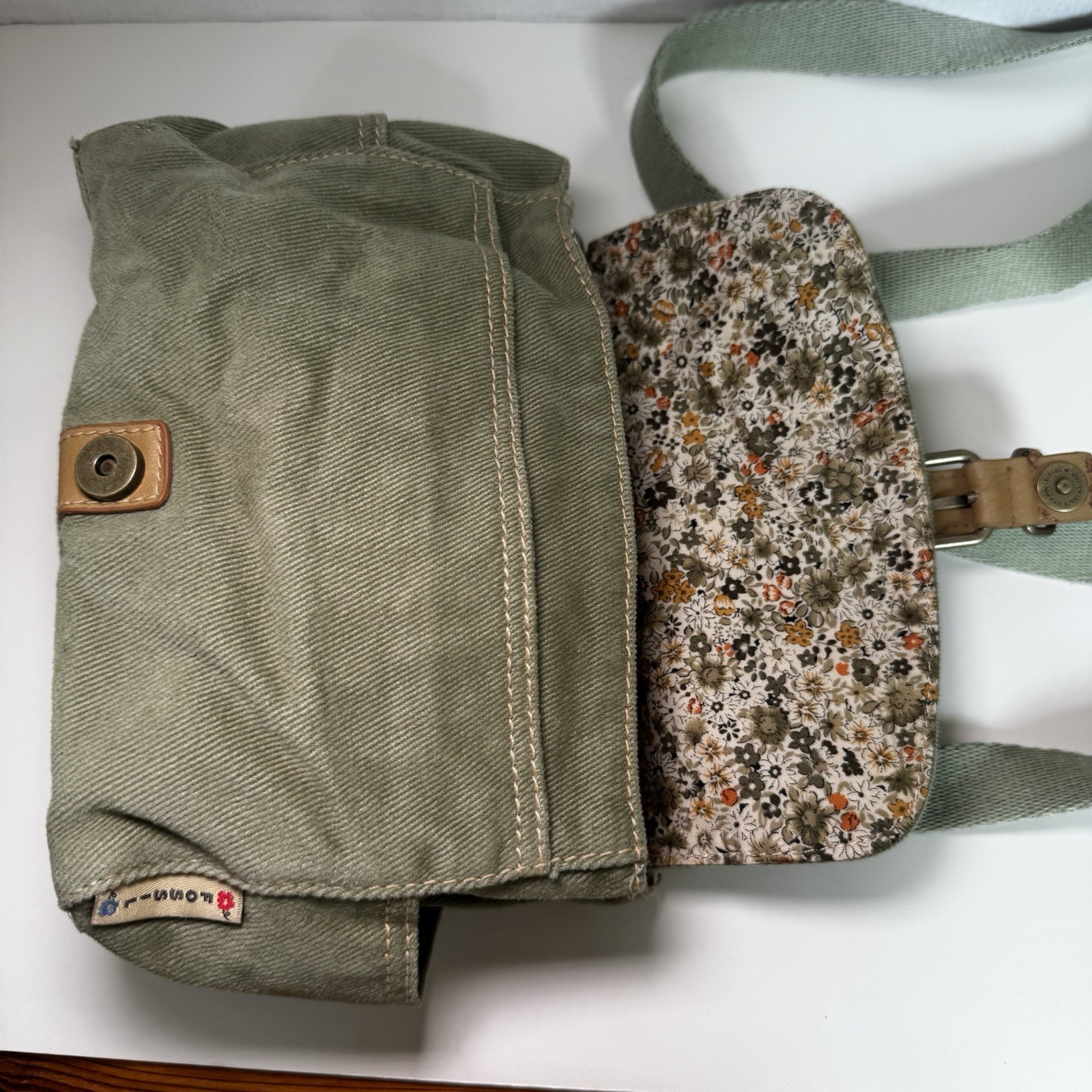 Fossil Olive Green Canvas Crossbody Shoulder Bag 9”L x 4”W x 5”H Leather Snap