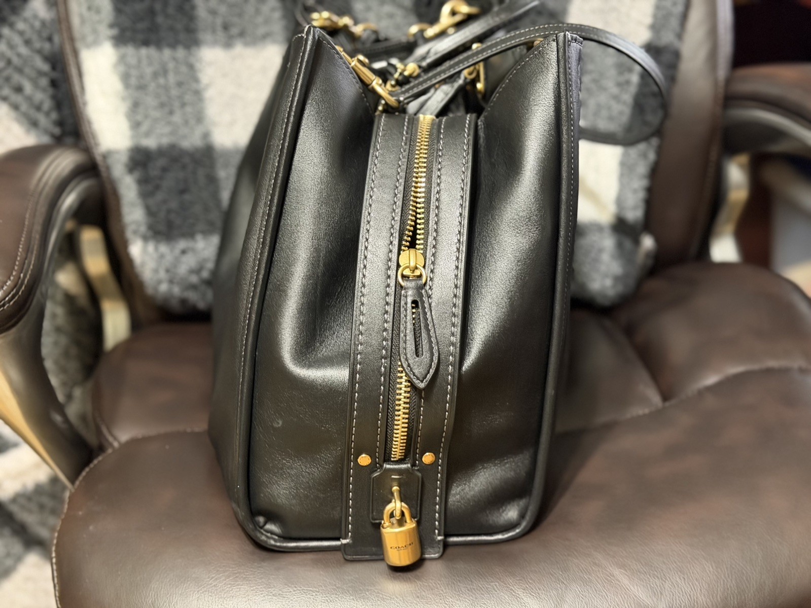 NWT Coach Rogue 40 in Black