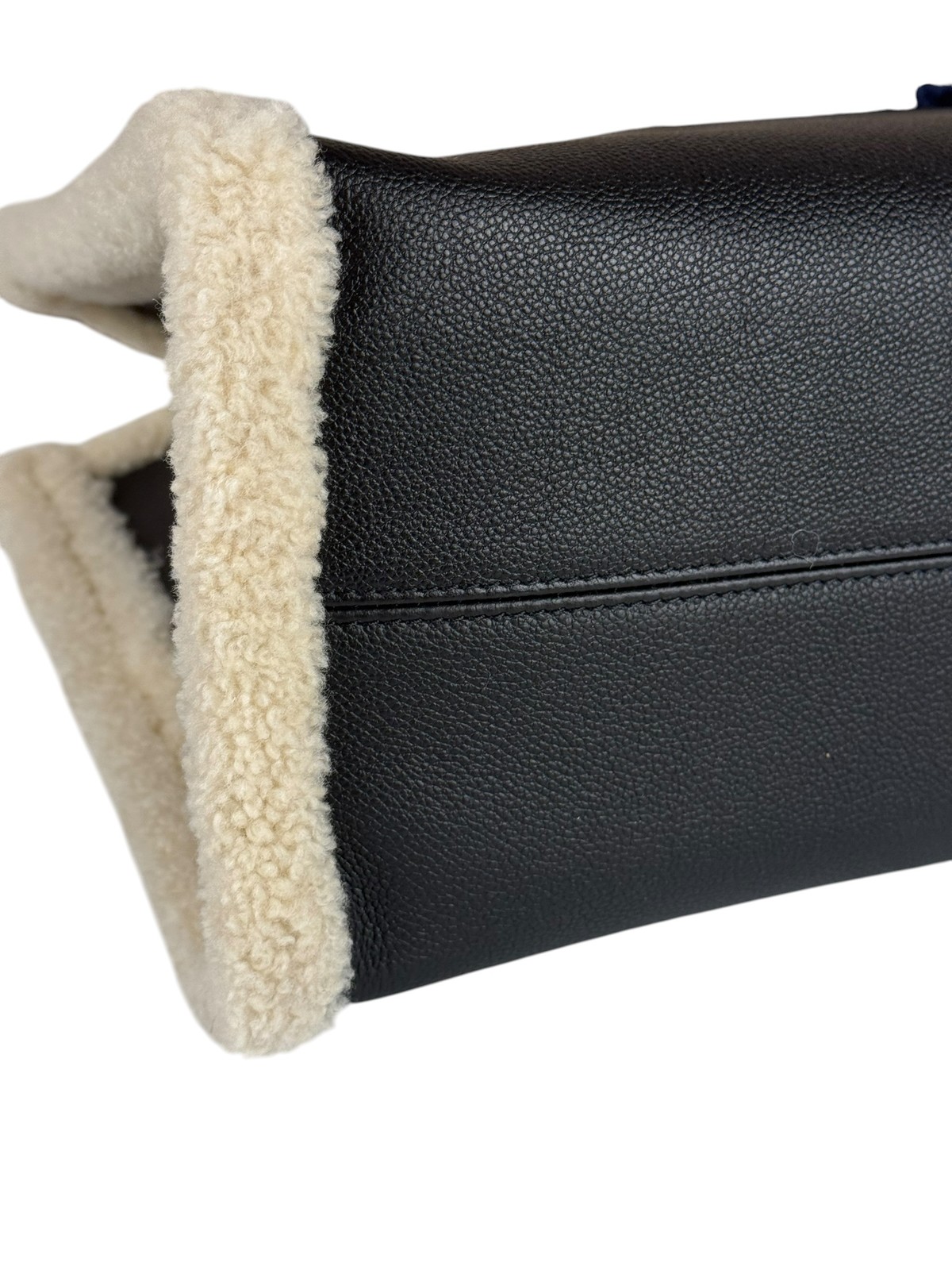 Size GM – Louis Vuitton OnTheGo Black Leather 2020 Teddy Collection – Pre-Owned