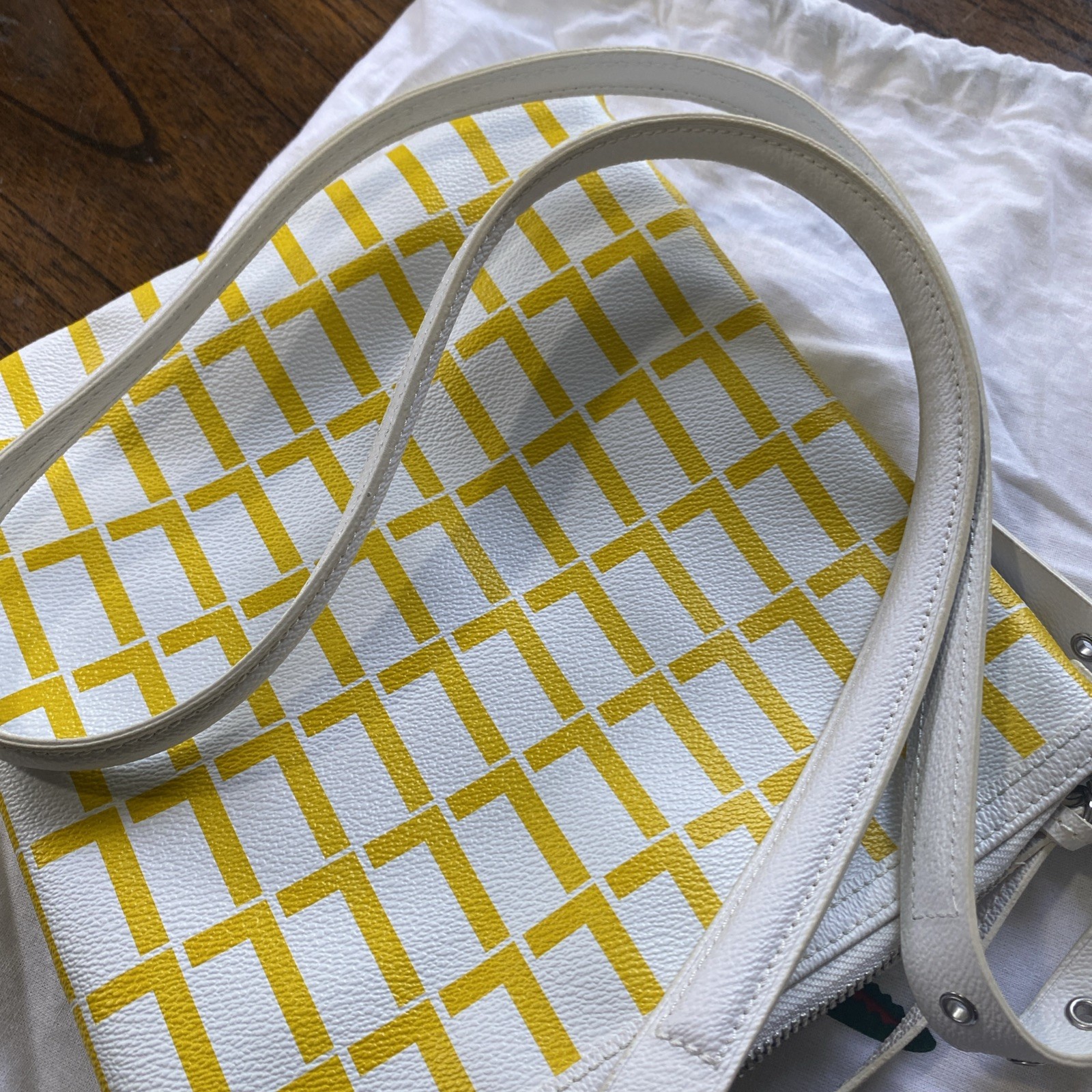 LACOSTE WHITE YELLOW FLAT CROSSOVER BAG crossbody purse