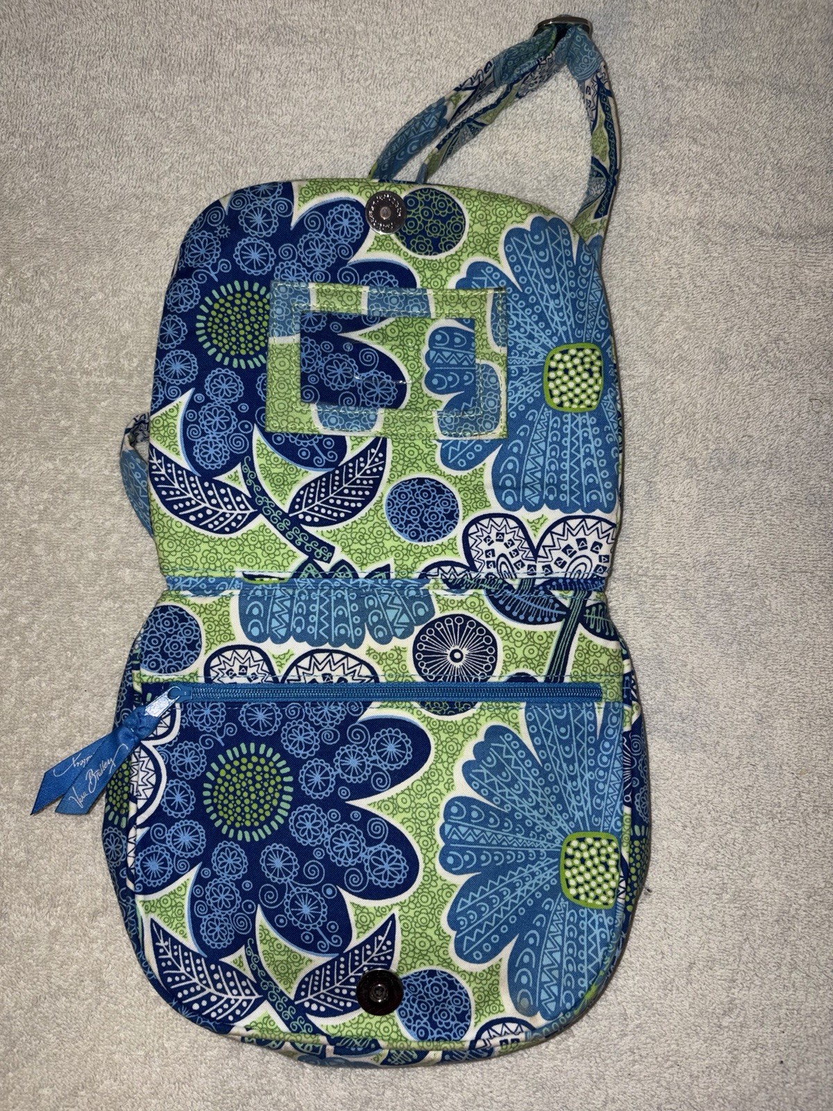 Vera Bradley “Doodle Daisy”Floral Quilted Crossbody Bag Zip/Magnetic Closures