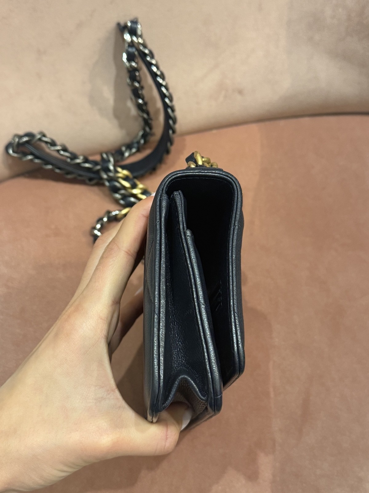CHANEL 19 Wallet On Chain Navy Lambskin