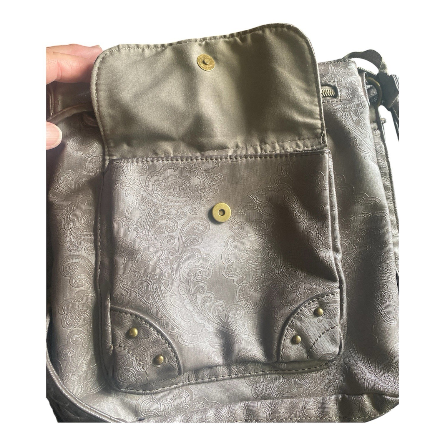 STONE MOUNTAIN USA WOMEN’S SMOKEY GRAY CROSSBODY ZIP CLOSURE MULTI POCKETS EUC