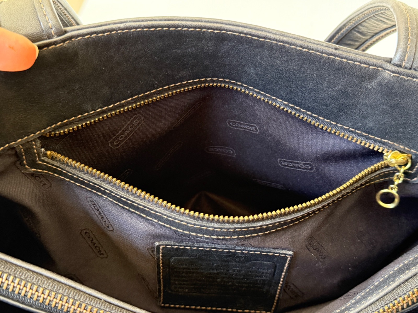 COACH No. F9D 9302 1990’s BLACK LEATHER BUCKET TOTE BAG-FREE SHIPPING (M1)