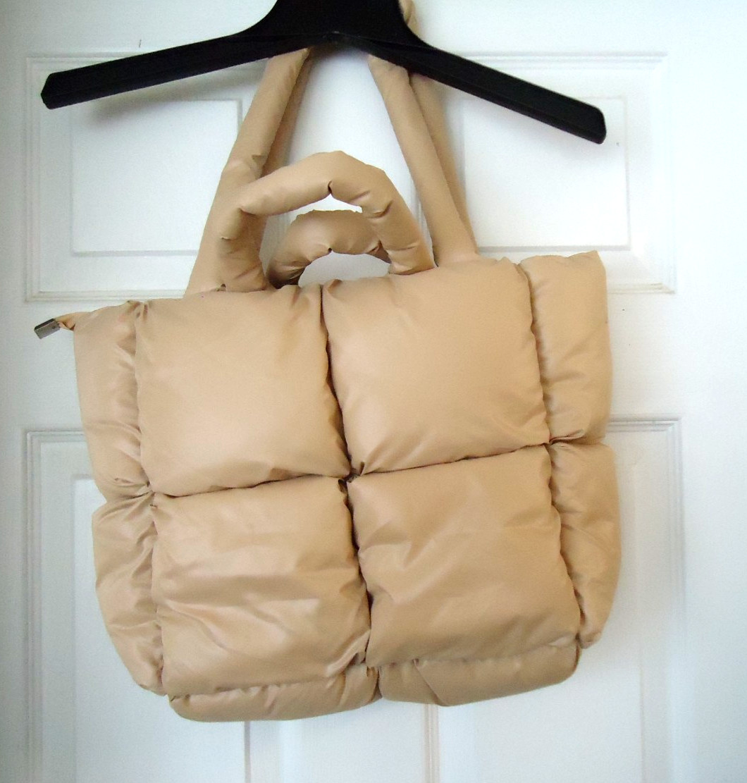 QUILTED PUFFER HANDBAG BEIGE NWT ZIPPER CLOSE DOUBLE HANDLES SHOULDER/HANDBAG