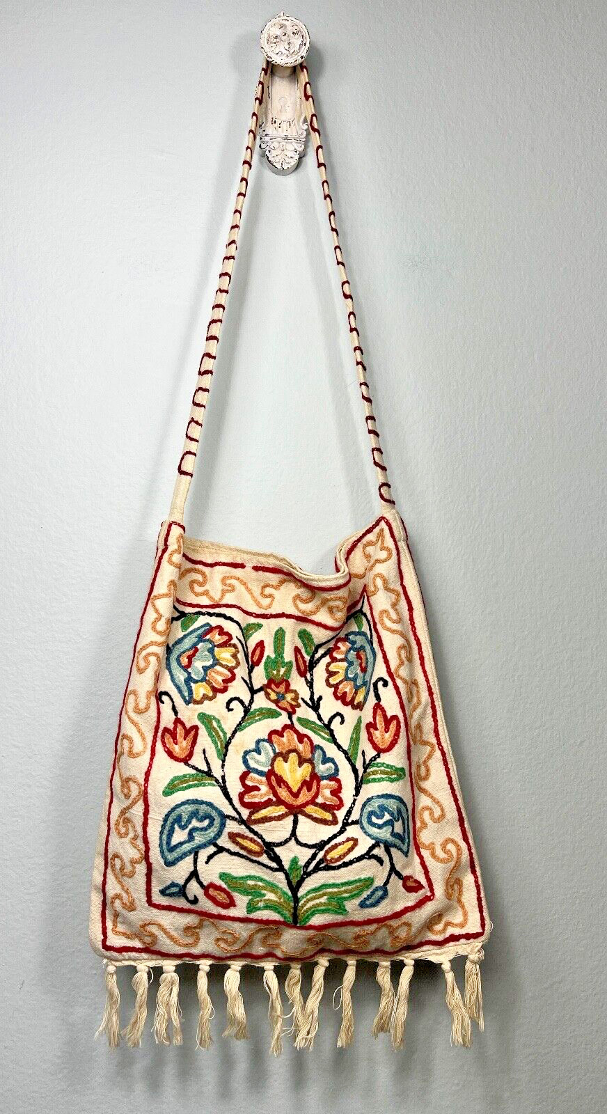 Unbranded Shoulder Bag Womens Medium Cream Floral Crewel Embroidered Boho Fringe