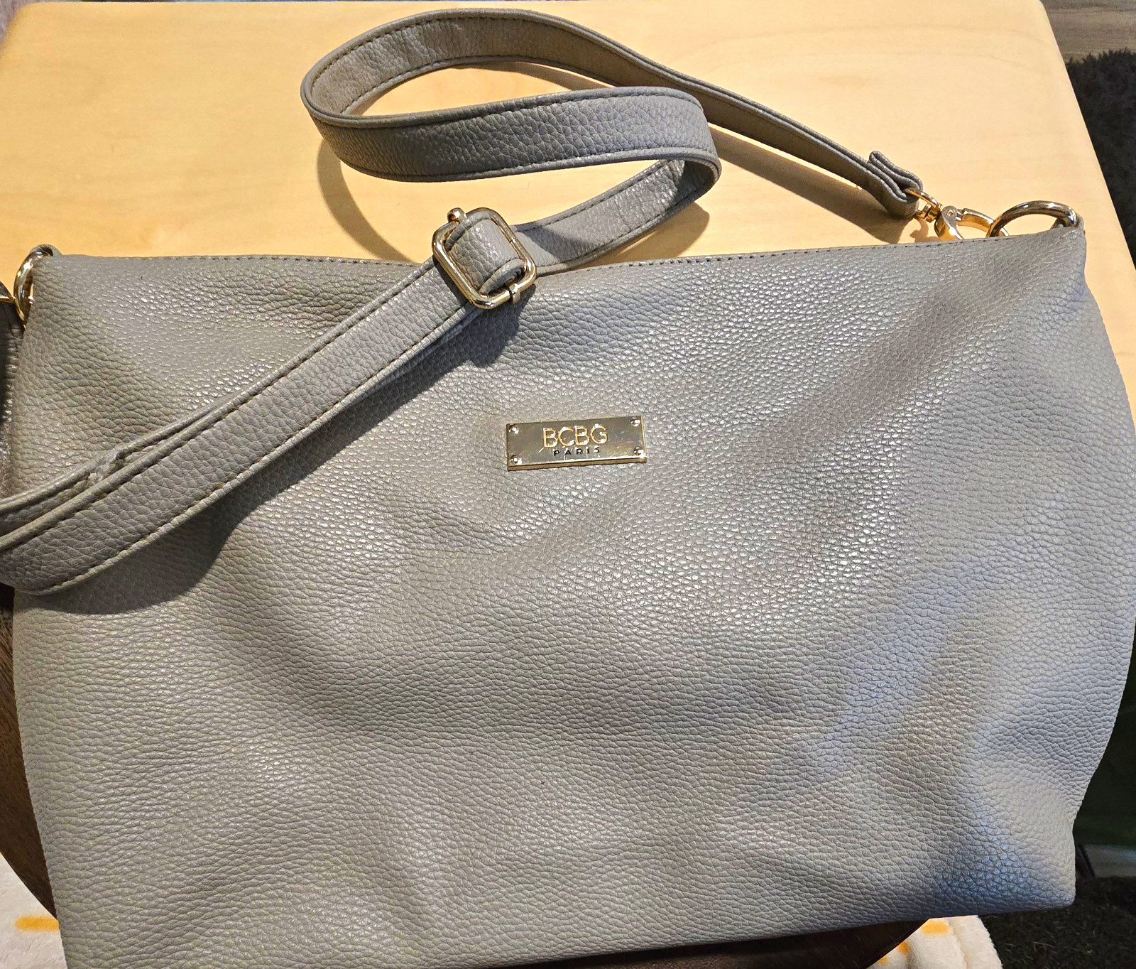 BCBG Paris Gray Pebbled Medium Crossbody Bag Zip Top Adjustable Detachable Strap