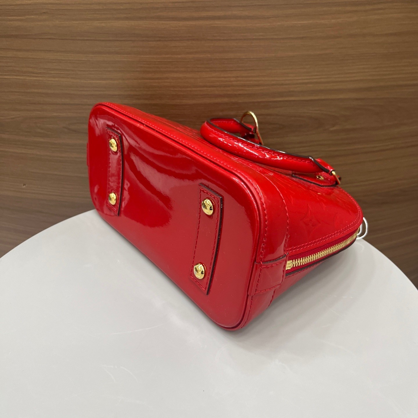 Louis Vuitton LV Alma BB bag in Monogram Vernis leather Shoulder Bag