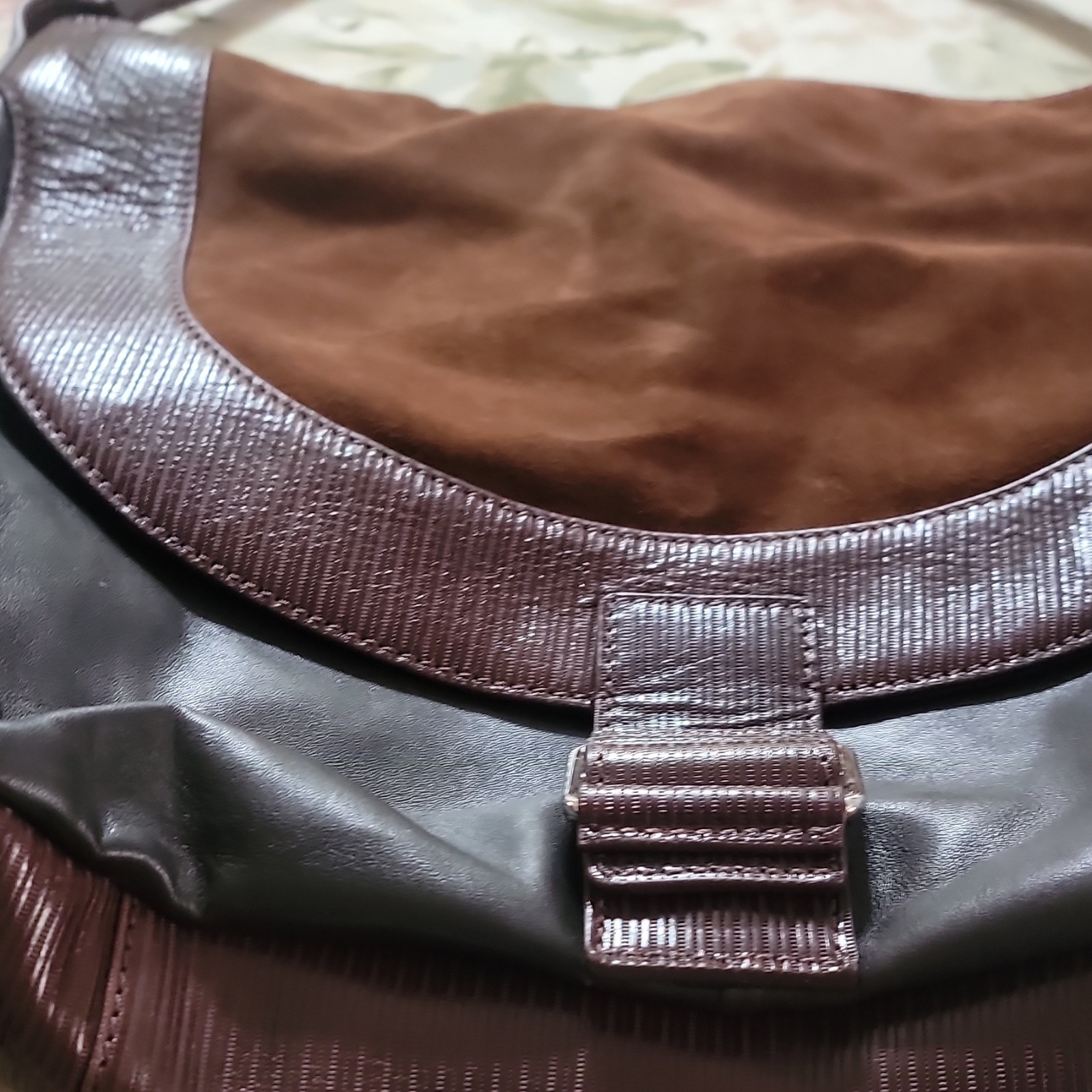 Sondra Roberts Women’s Brown/Black Shoulder Bag Zip Closure, Inner Pockets