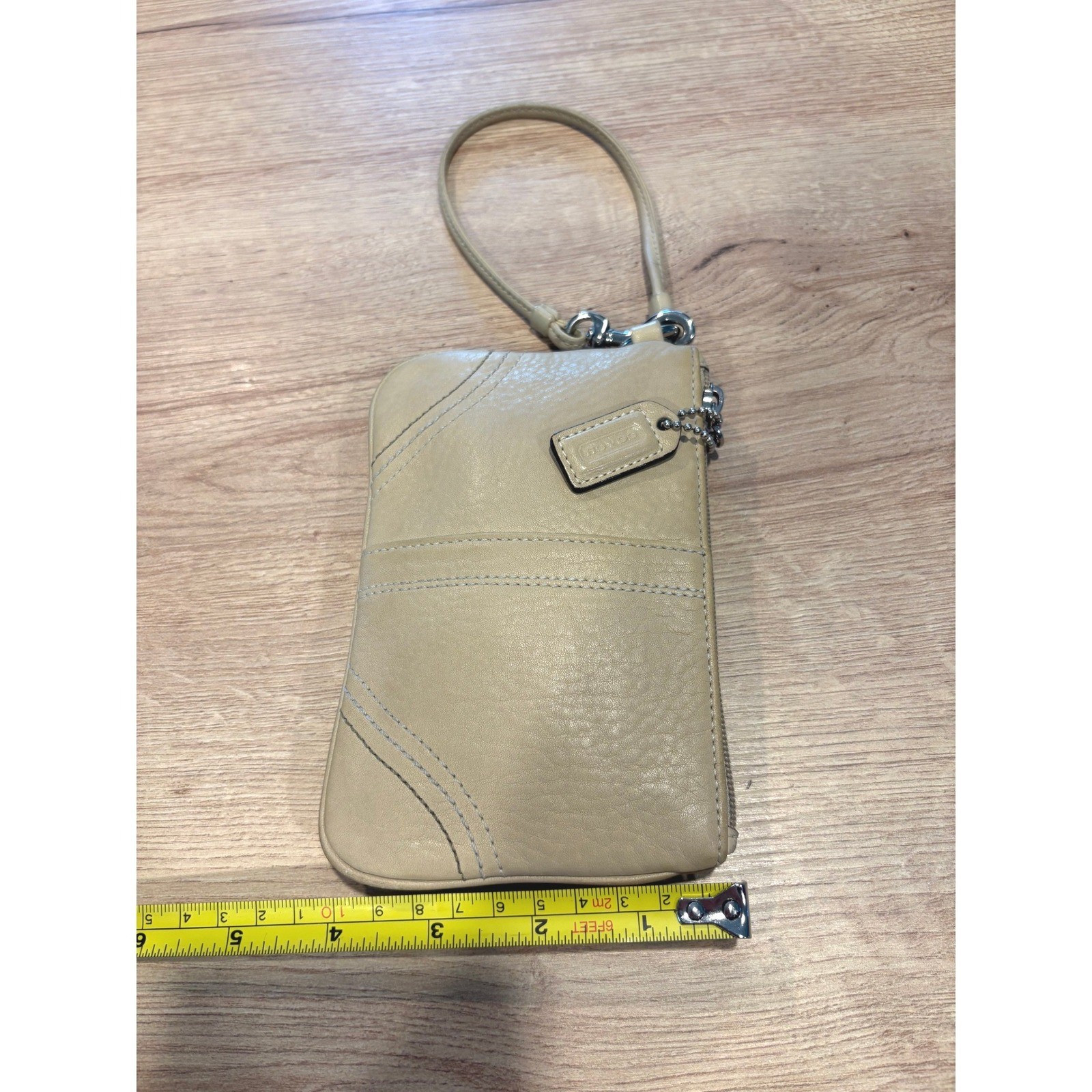 Coach Soho Oatmeal Pebbled Leather Wristlet Zip Pouch Buff Silver Hardware