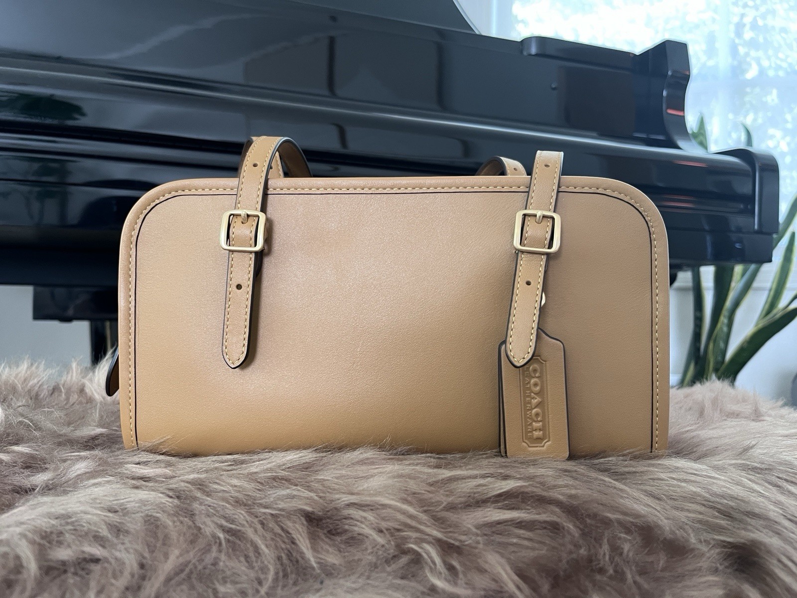 Coach Swing Zip Bag in Honey Brown CM565 Full Size, NWOT