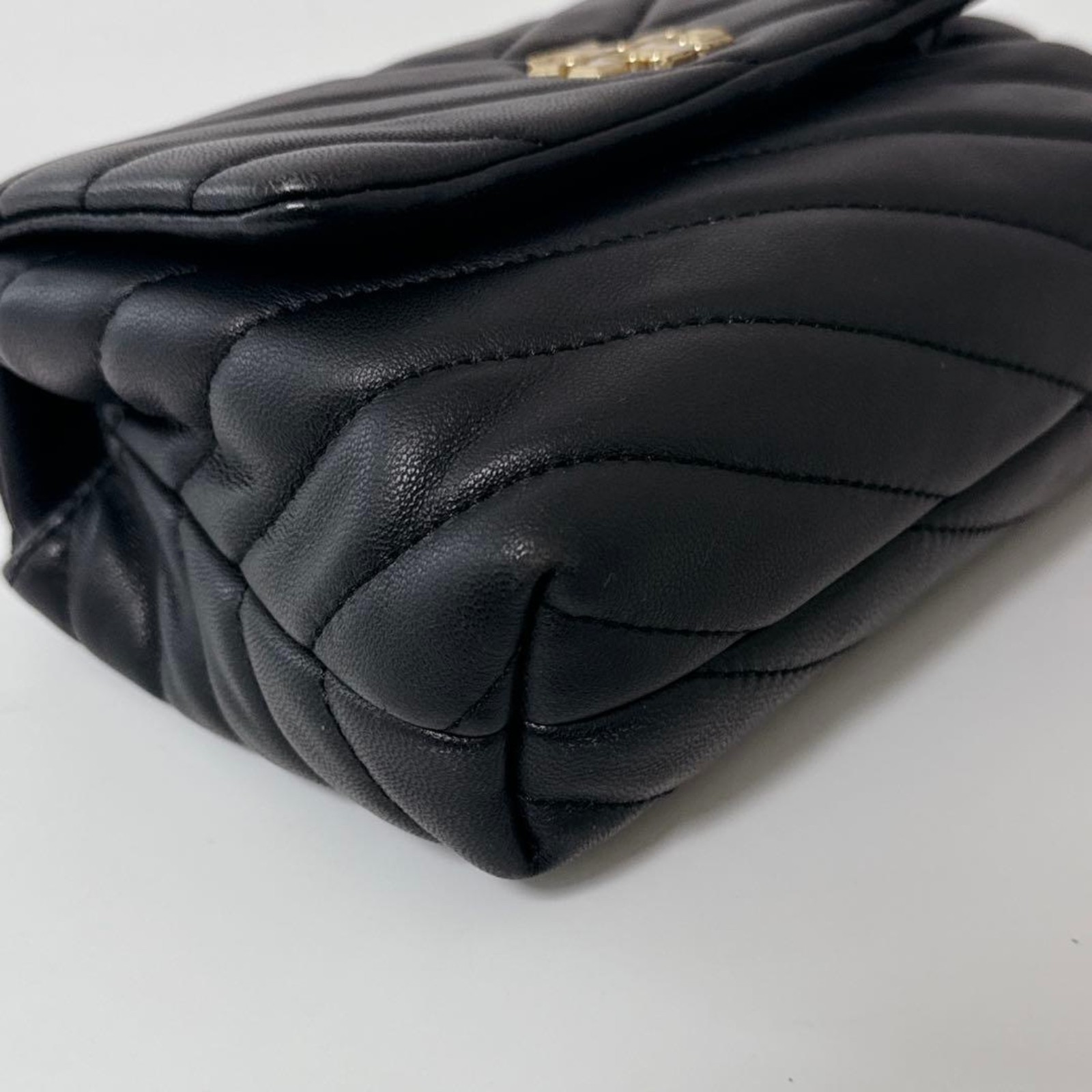 Tory Burch Kira Chevron Quilted Leather Chain Shoulder Bag Black Gold Japan