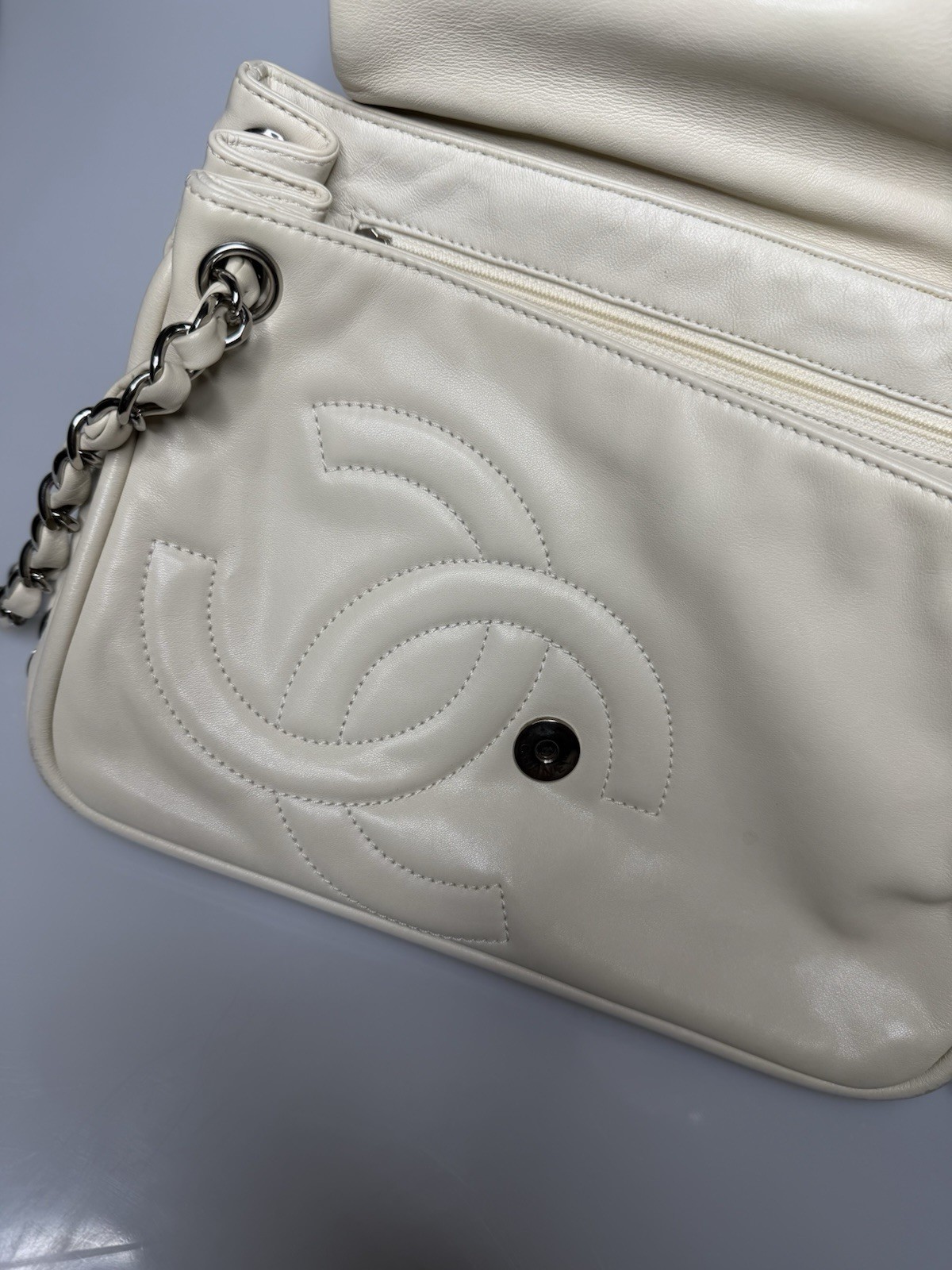 Authentic CHANEL Beige Ivory Leather, Chain Trim Flap Shoulder Bag
