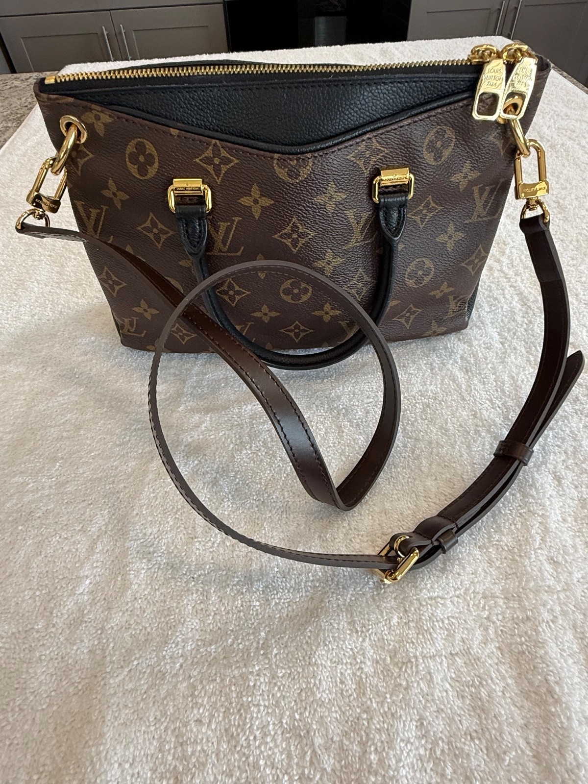 Louis Vuitton Pallas BB Monogram Noir Crossbody M42960 – Excellent Condition