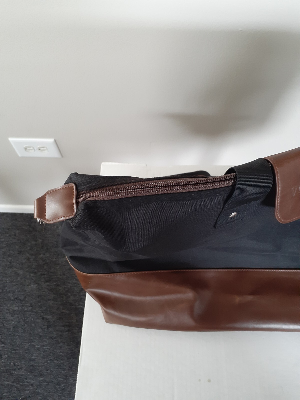 Von Maur Tote Bag Large Brown Black Weekender Shopping Travel Duffle Zip Close