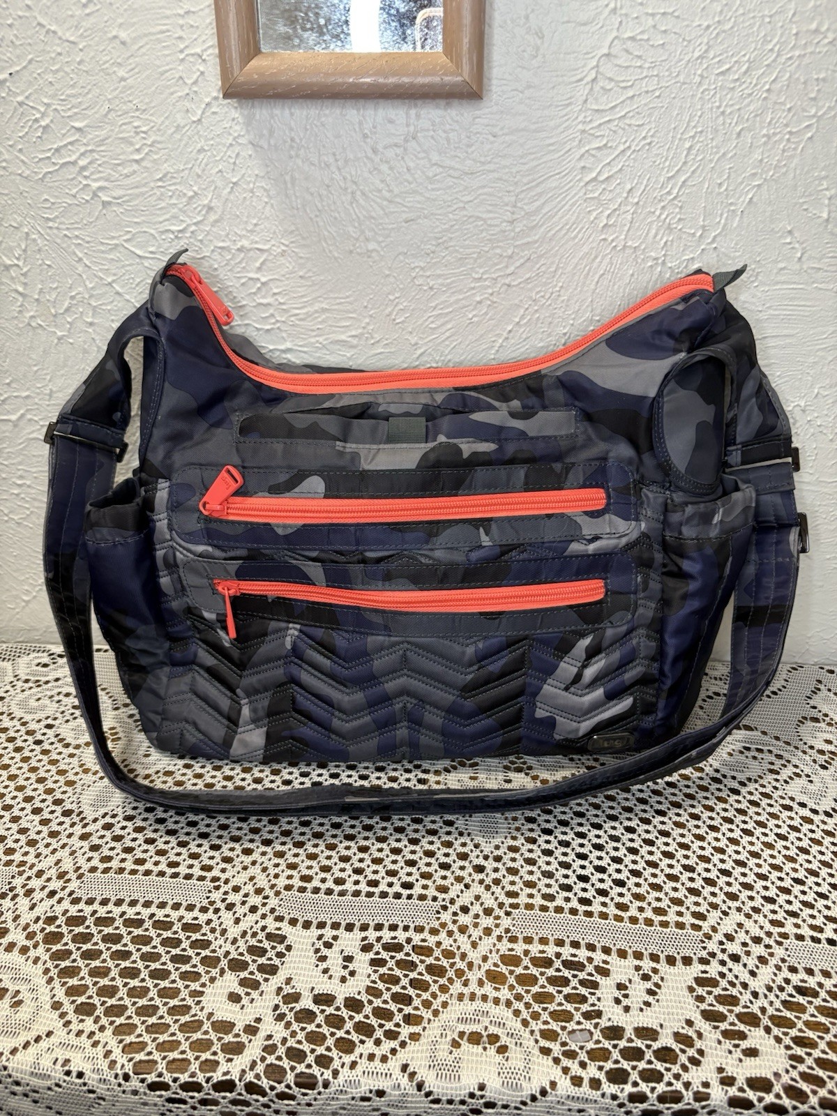 Lug Camper Camo Quilted Xbody Travel Bag Zipped Pockets Organzier Gray Black