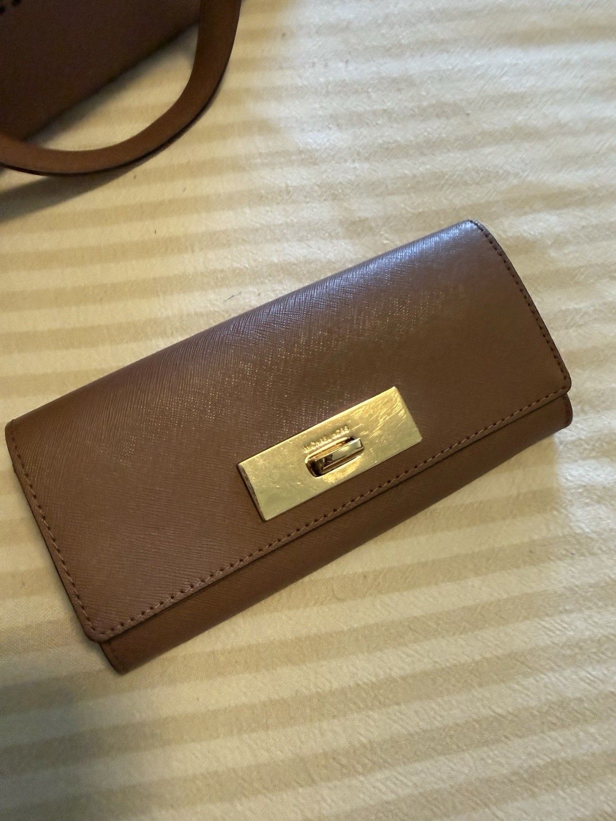 Michael Kors Brown Large Tote Handbag w/ Wallet Logo Gold Hardware Zipper