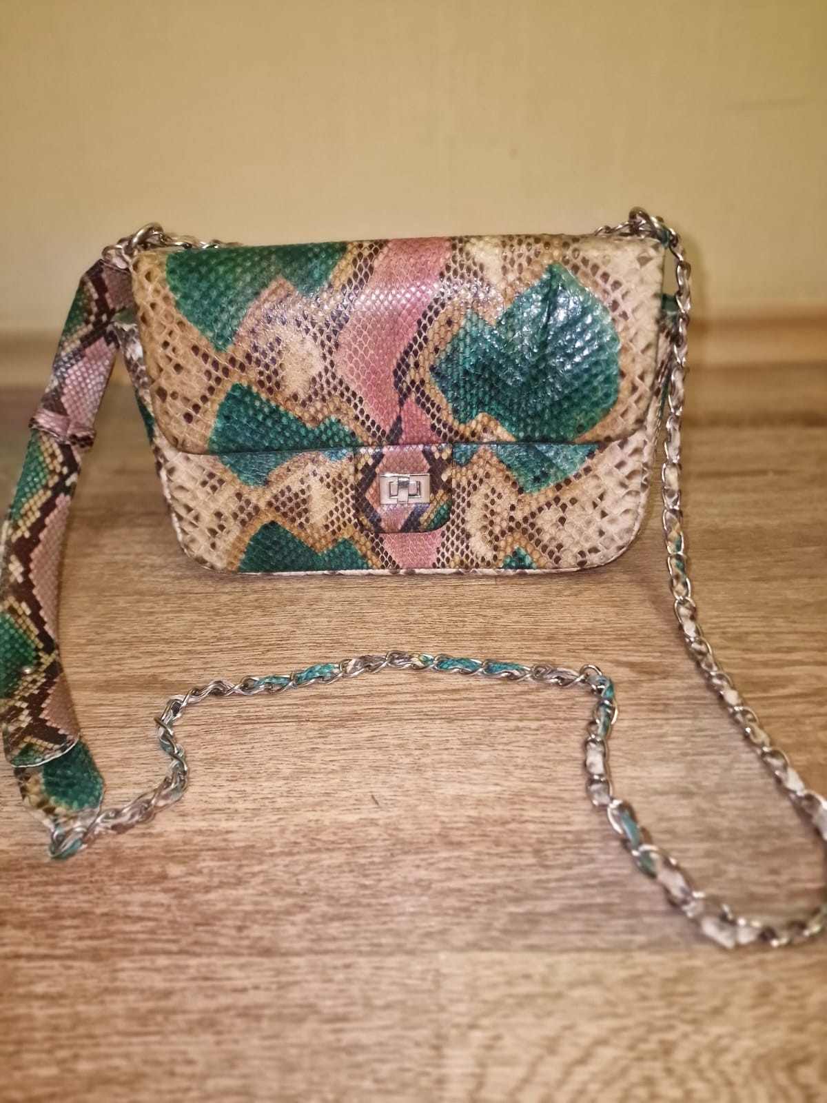 woman’s bag, skin,suede interior, elegant. width-23 cm, depth-7 cm, he