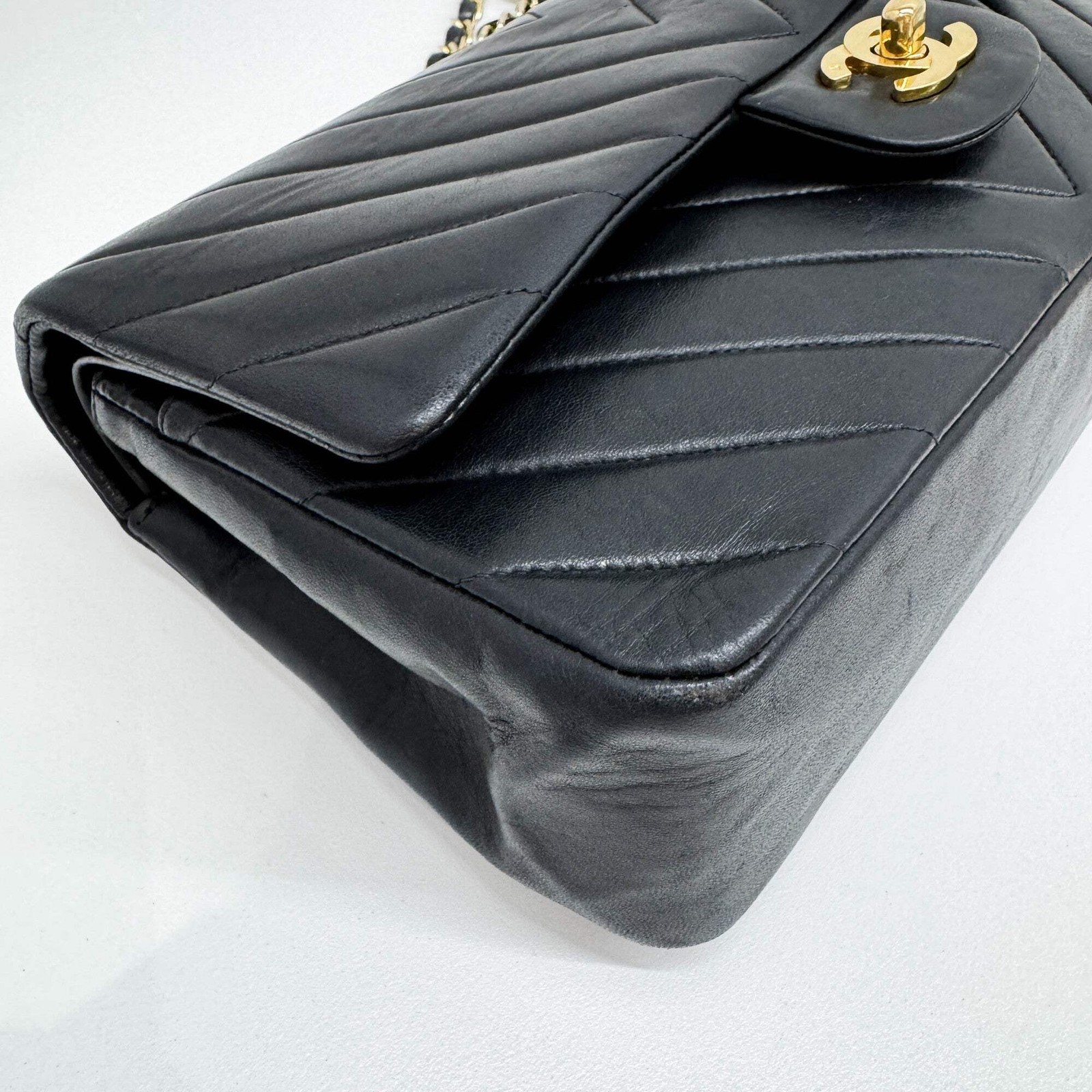 CHANEL Classic Double Flap 1991-1994 Chevron Black Leather Shoulder Bag