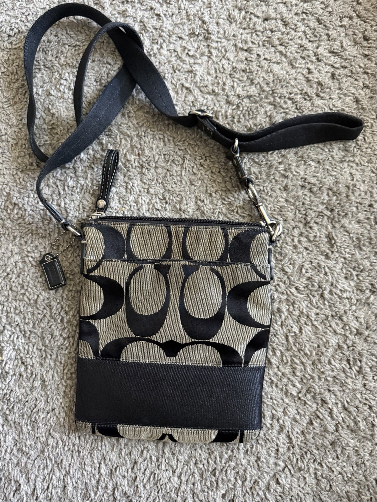 Coach Signature Black/beige Logo Crossbody Shoulder Bag ZipShoulder strap
