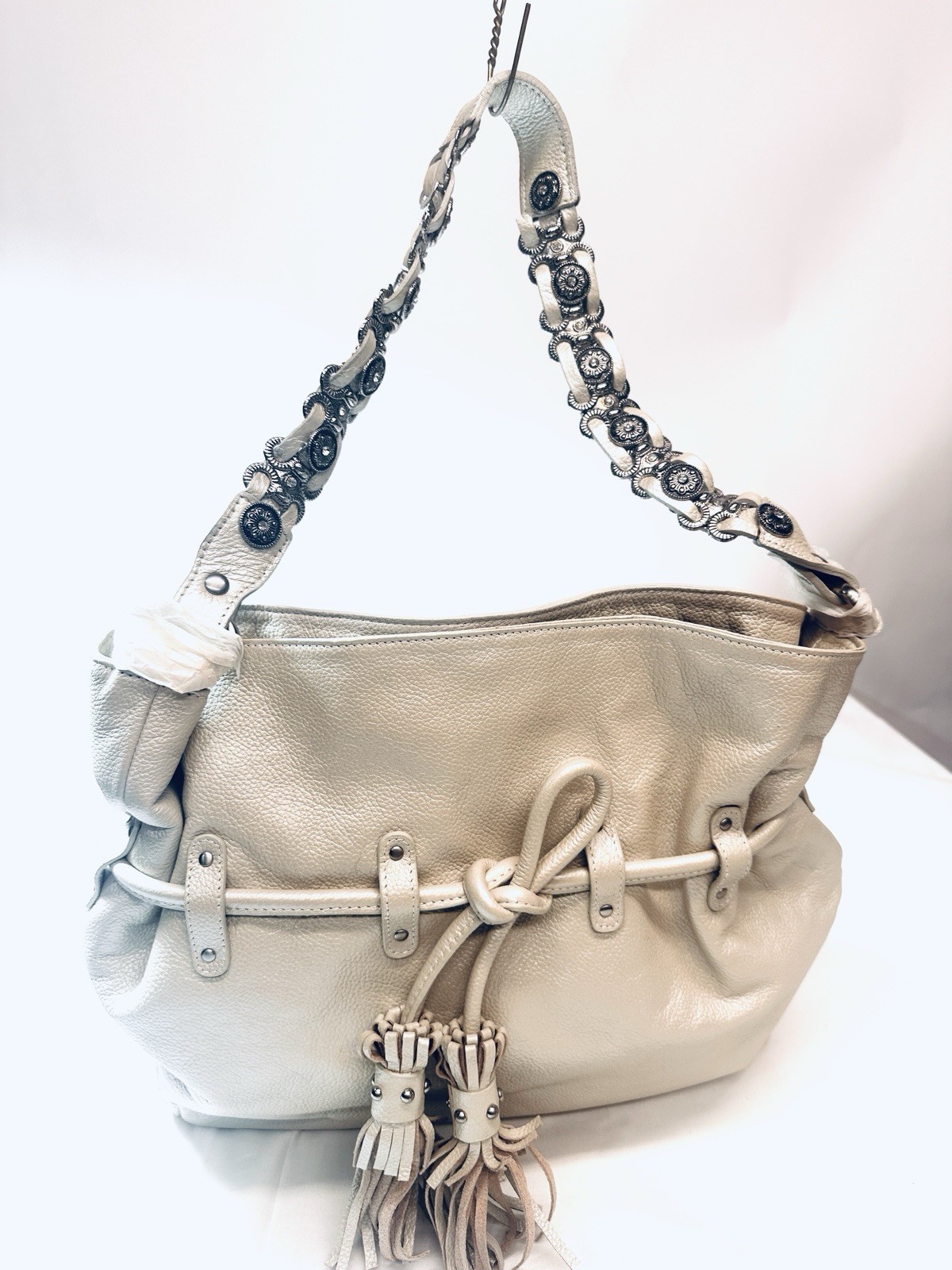 FzNd Large White Bag Purse With Dust Bag. Several additional handles. Prime cond