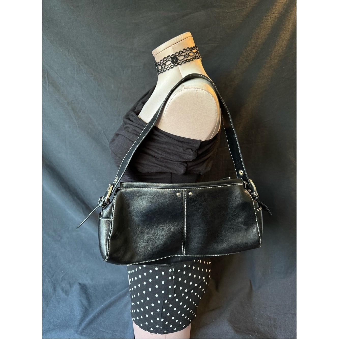 Everyday Black Leather Shoulder Bag with Contrast Stitching