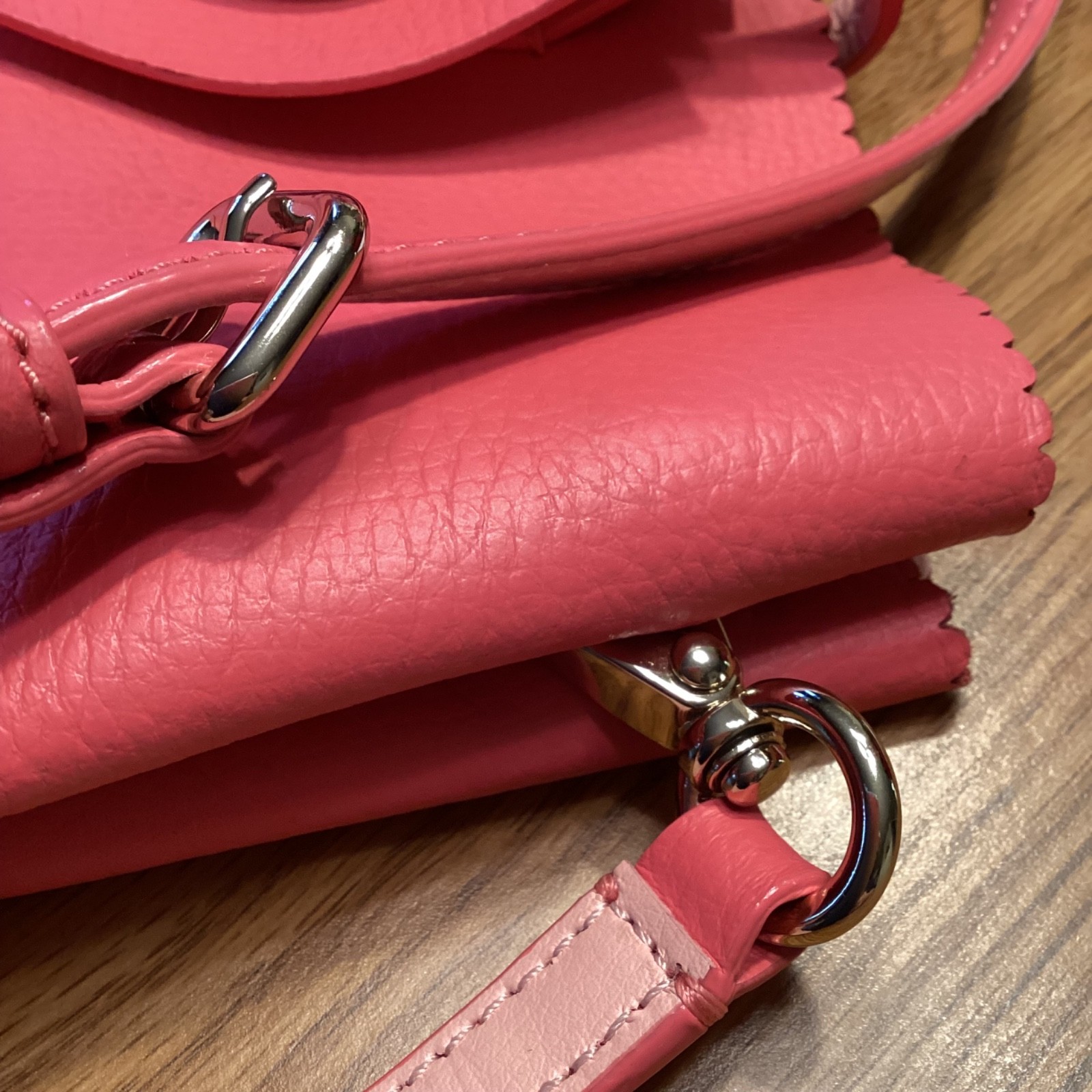 Kate spade crossbody,pink beautiful. Approximately 9 in by 12 in.Adjustable stra