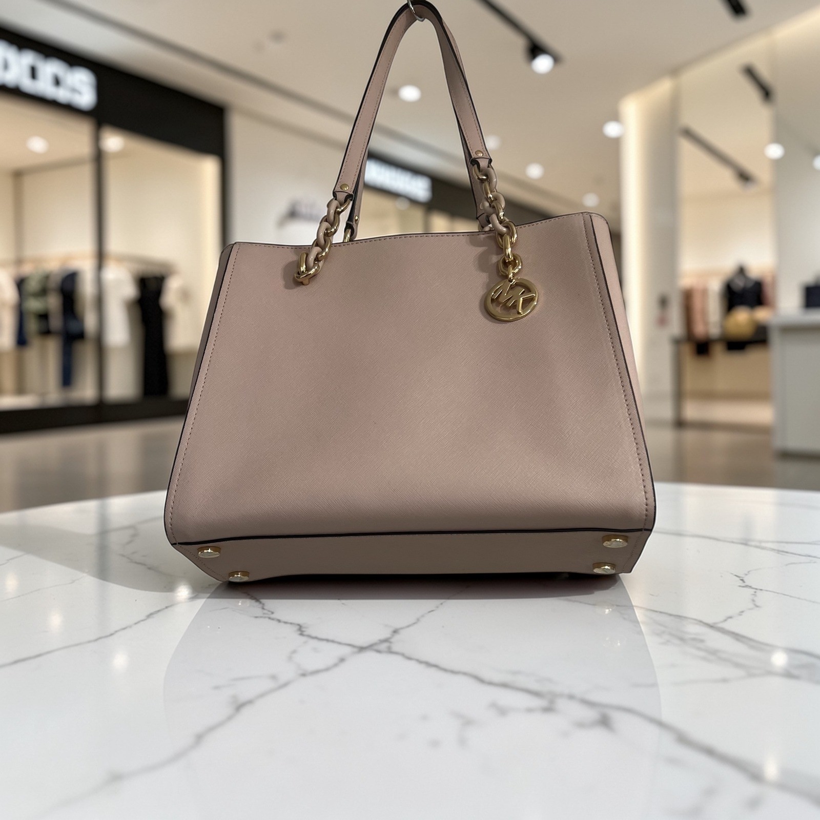 Michael Kors Cynthia Tote Women Large Pink Excellent Saffiano Leather Gold Chain