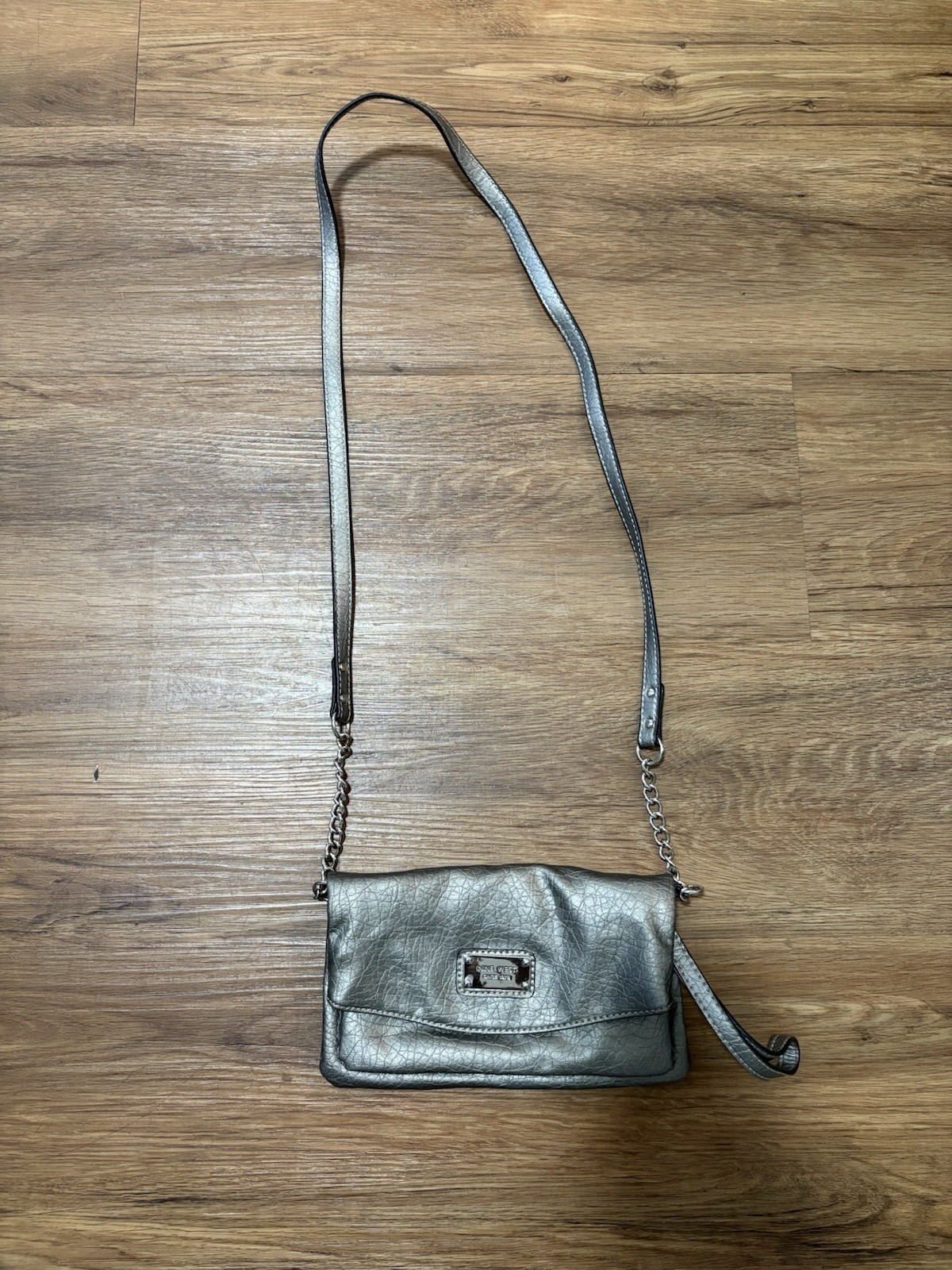 Nine West Silver Metallic Crossbody Clutch Wallet Purse Chain Strap Small Bag