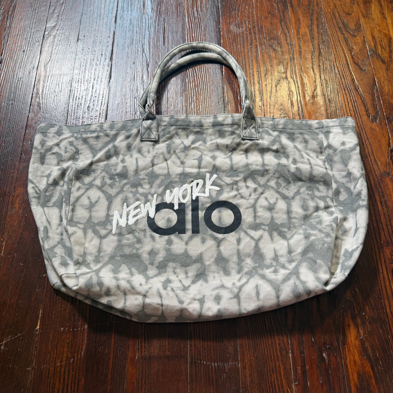 Alo Yoga New York Shopper Tote Bag Grey Tie Dye Canvas Oversized Logo One Size