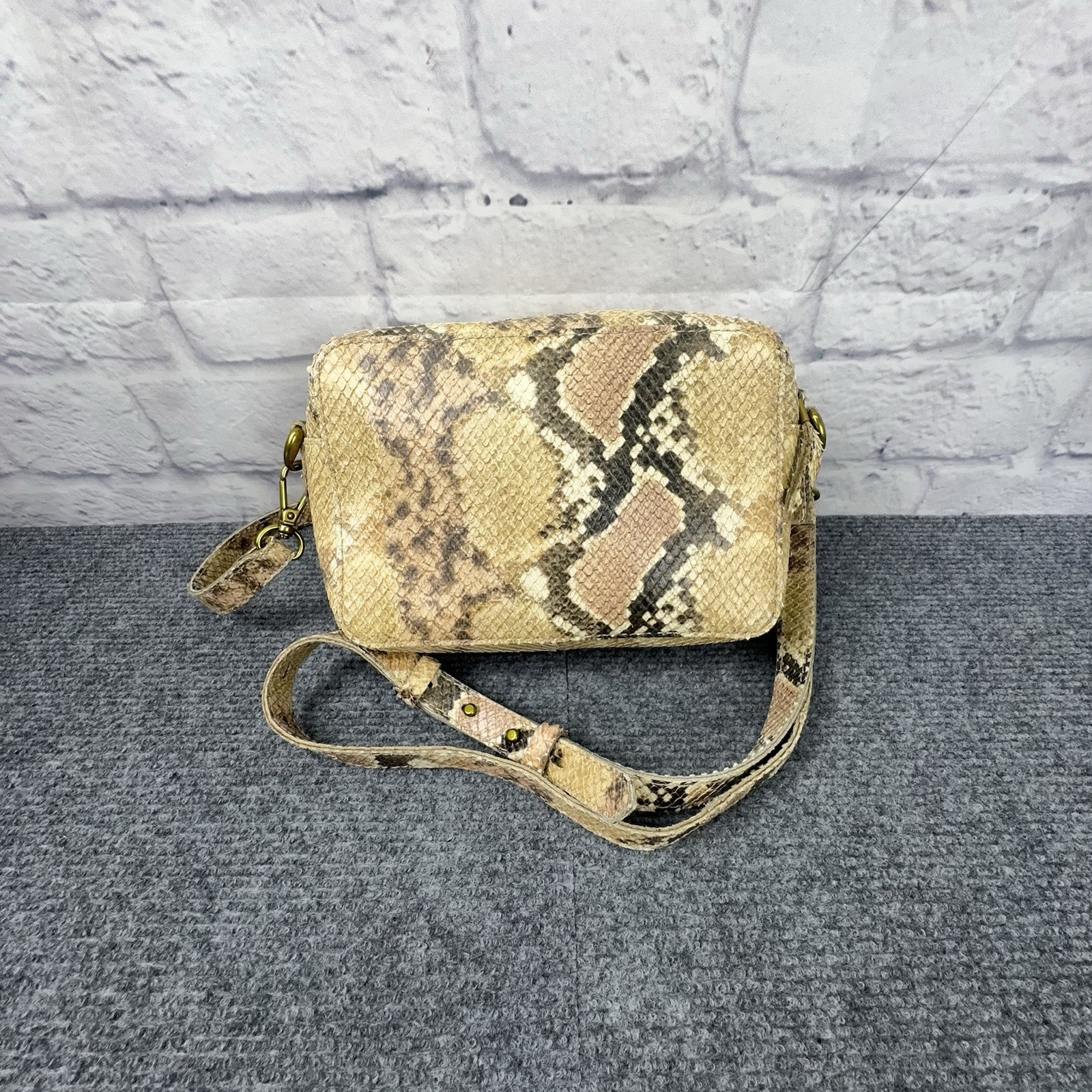 Madewell Transport Camera Bag Snake Embossed Leather Crossbody AO512 Tan Brown