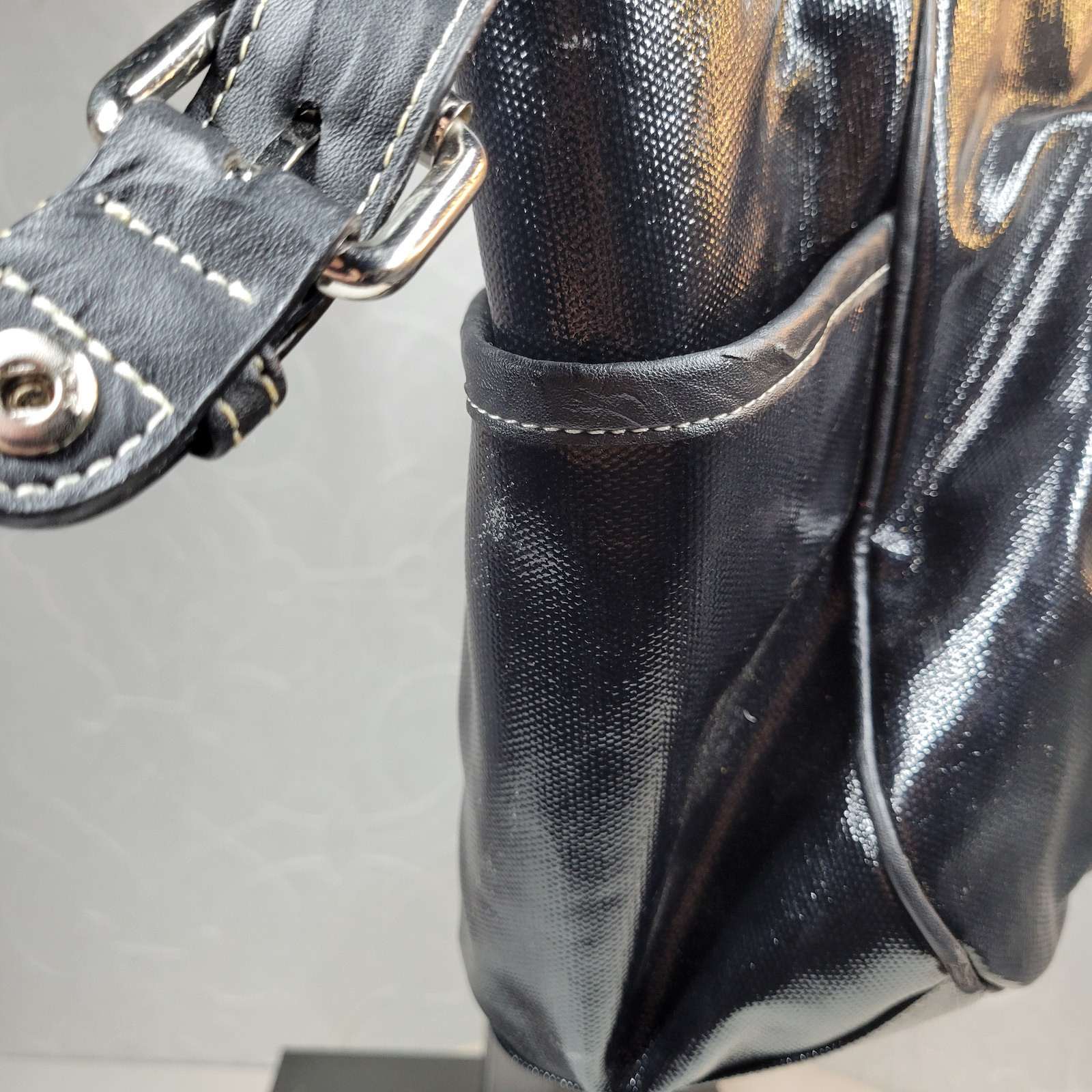 Via Spiga Womens Shoulder Bag Large Black Patent Leather Pockets Lined Hobo