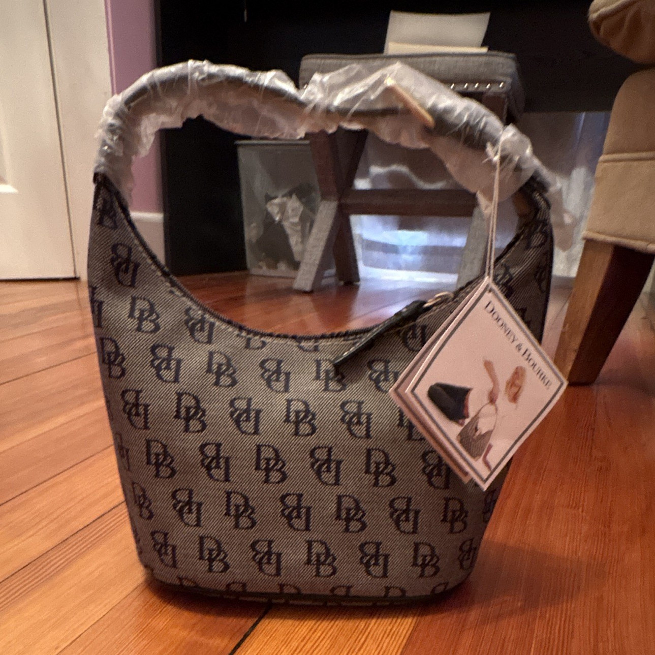 Dooney & Bourke Logo Shoulder Bag Beige/Black Zip Top Shoulder Strap Pink Lined