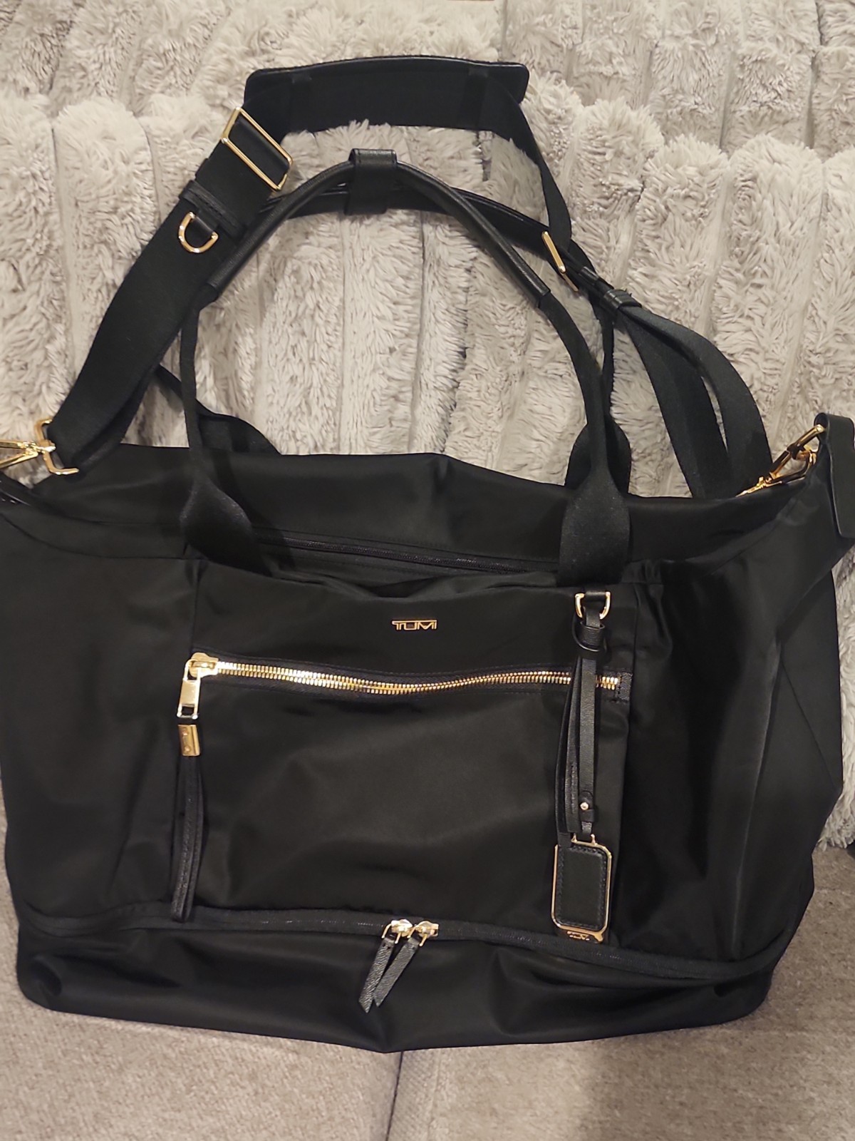 TUMI VOYAGEUR CONTINE WEEKENDER BLACK PRE-OWNED IN EXCELENT CONDITION