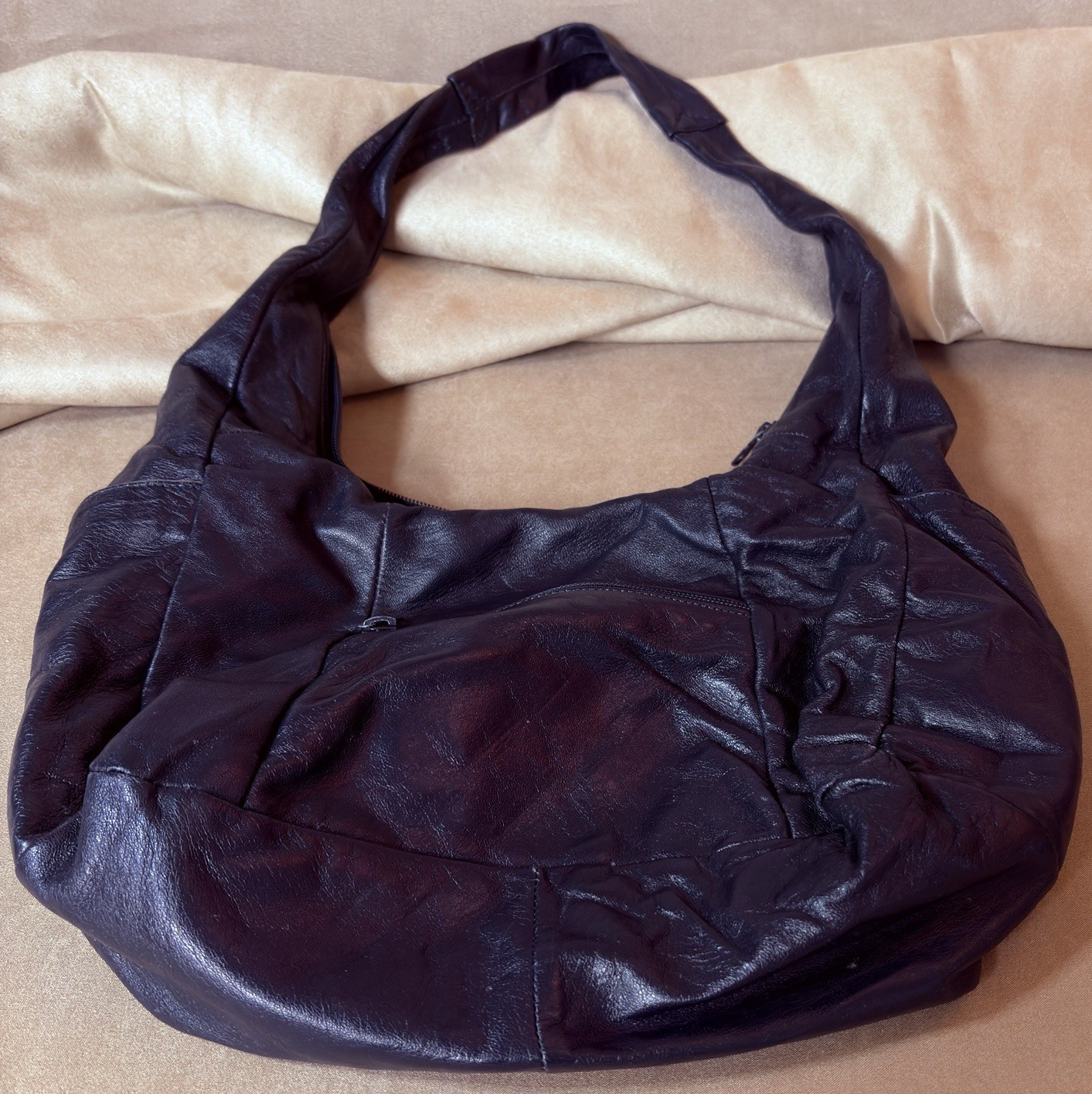 Californian Black Pebbled Shoulder Bag Zip Closure Lined Inner Pockets (66)