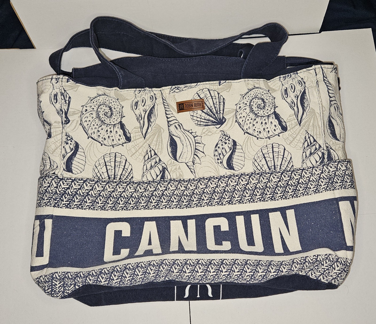 Robin Ruth – Cancun Canvas Tote Zipper Bag – Seashells 100% Polyester