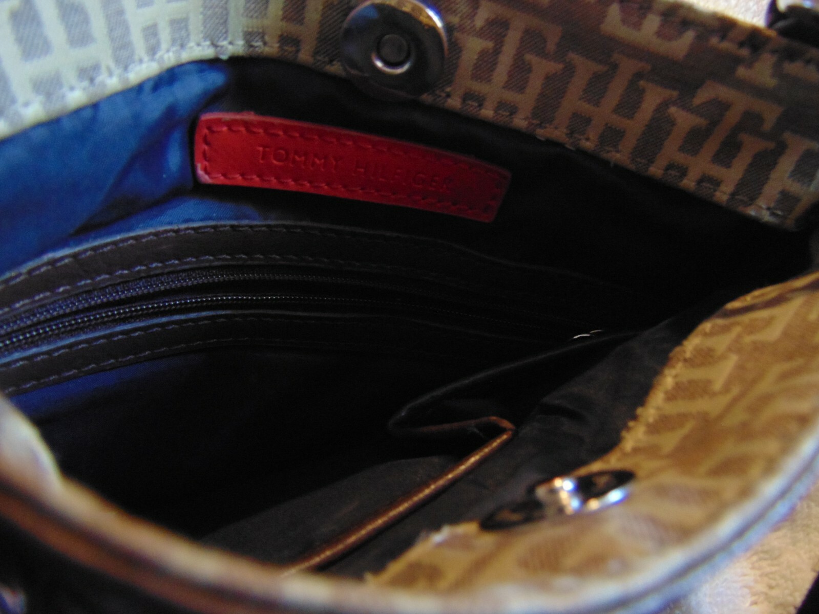 Tommy Hilfiger New York – Crossbody Purse/Shoulder Bag -CLASSIC “T H” Logo Print