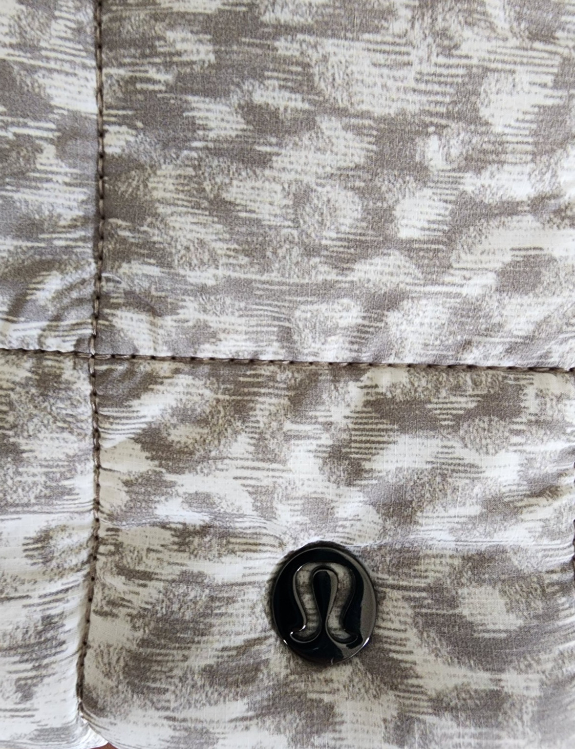 Lululemon Quilted Grid Tote Bag 26L Lined Leopard White Opal Carbon Dust (Large)