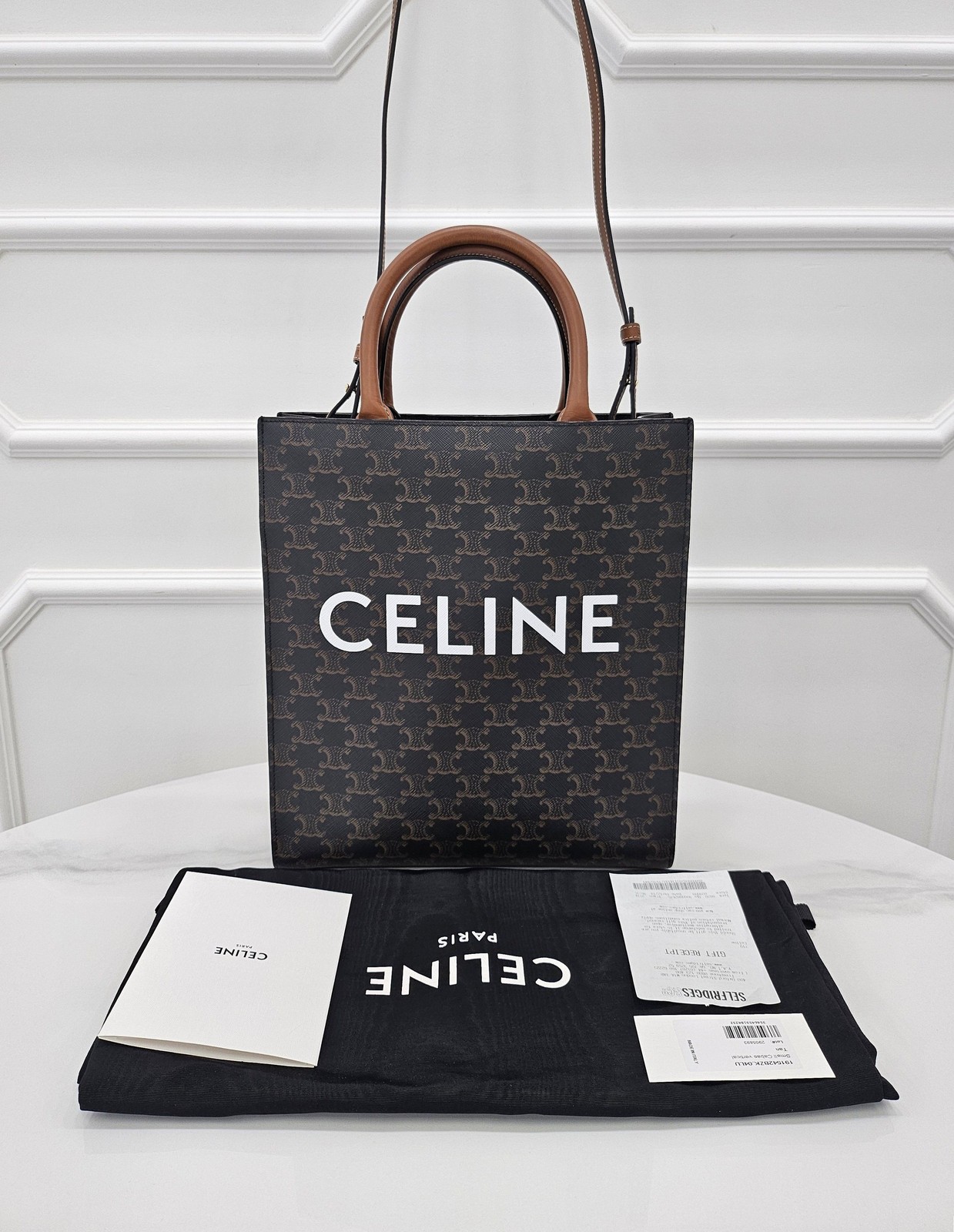 Celine Triomphe Vertical Cabas Small 191542BZK 158121916 [P]