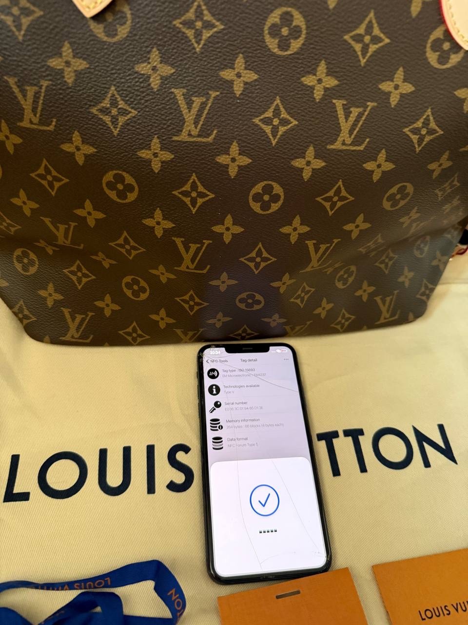 Louis Vuitton Neverfull MM Monogram Canvas Tote Bag for Women – Beige