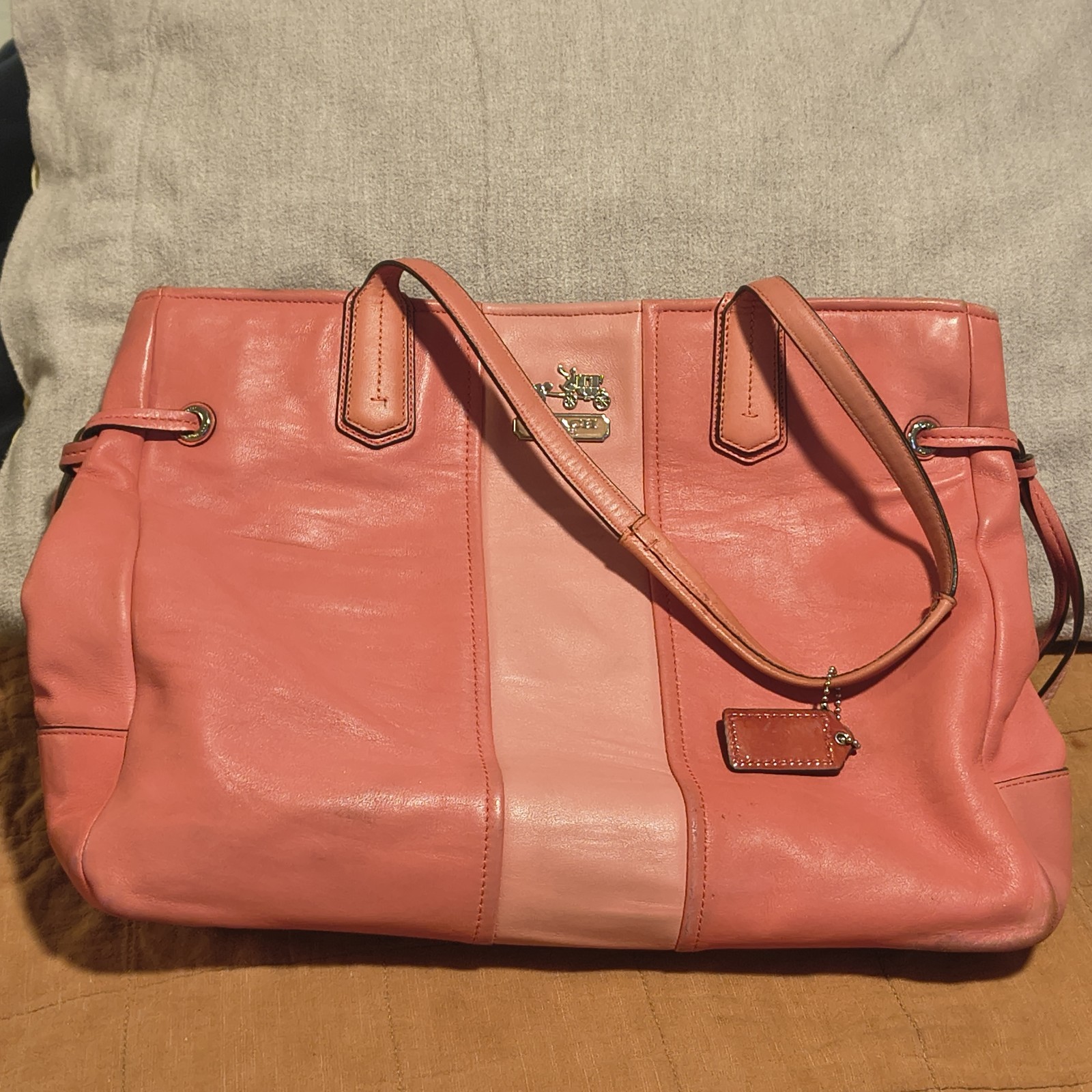 COACH Pink Large Tote Shoulder Bag Zip Top Inner Pockets Gold Hardware Charm